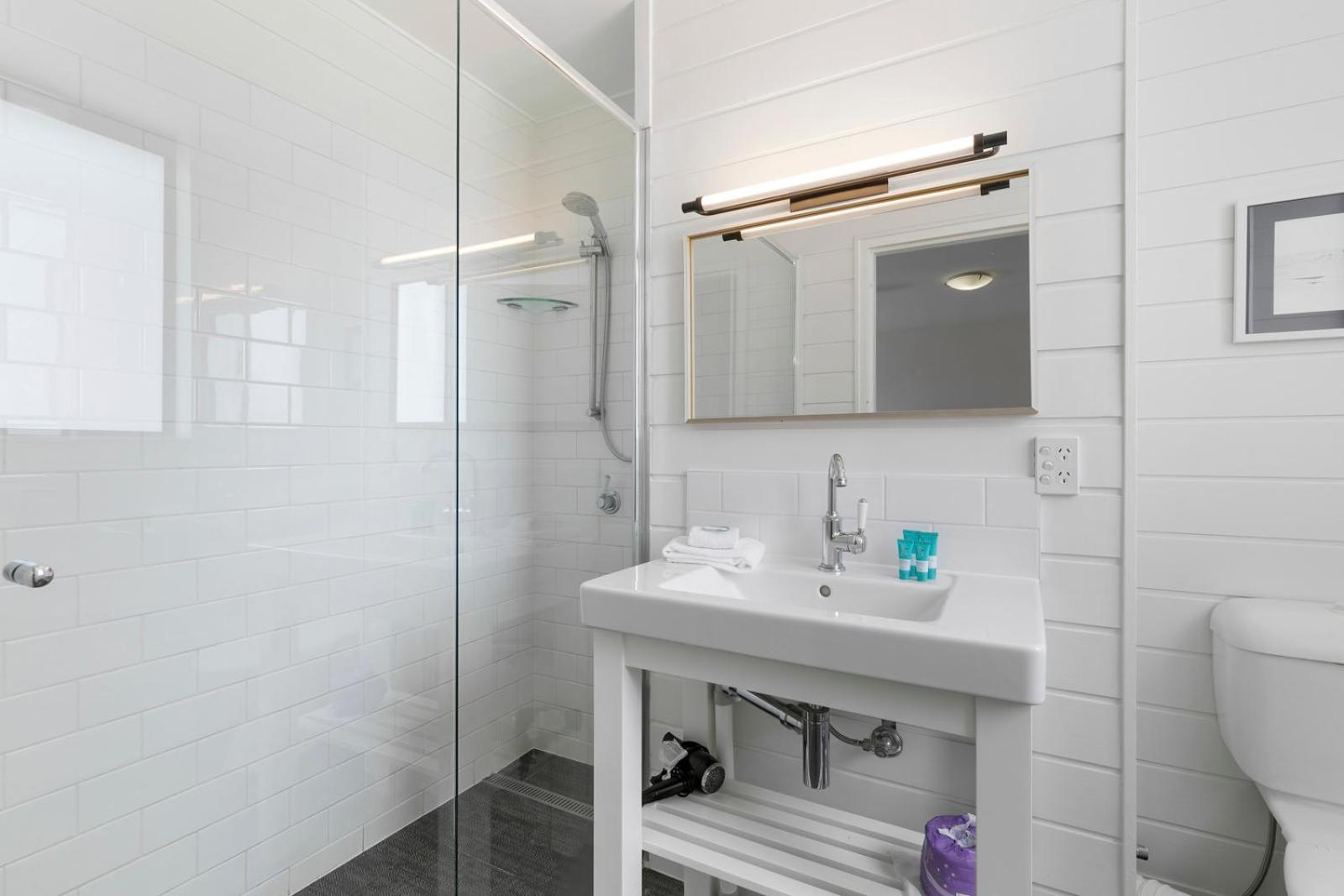 Deluxe Three-Bedroom Apartment with River View photo 2