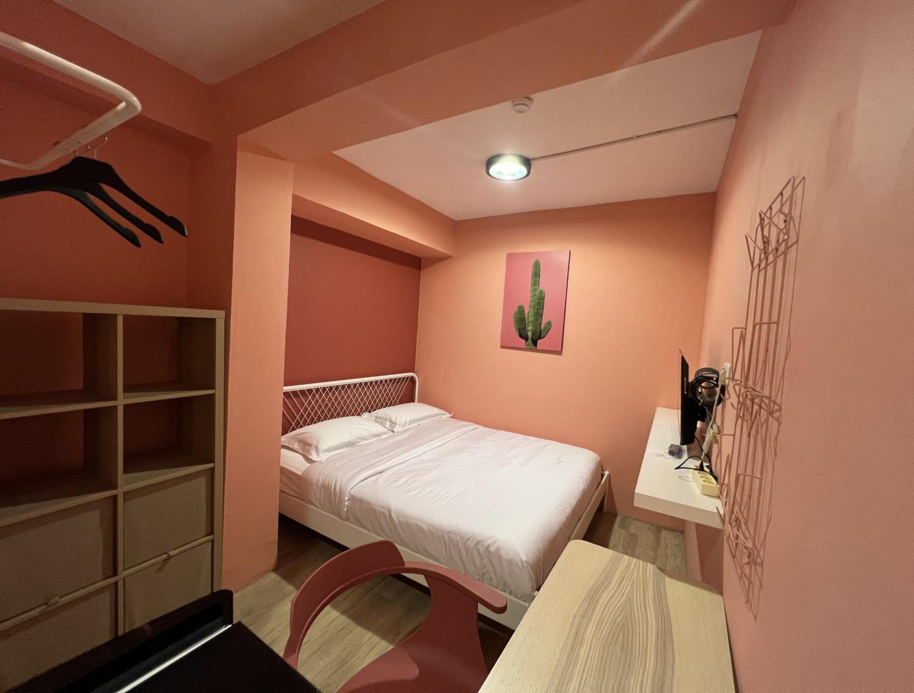 Standard King Room - Photo 31