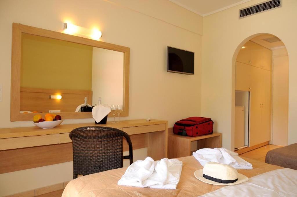 Economy Double Room with Partial Sea View photo 1
