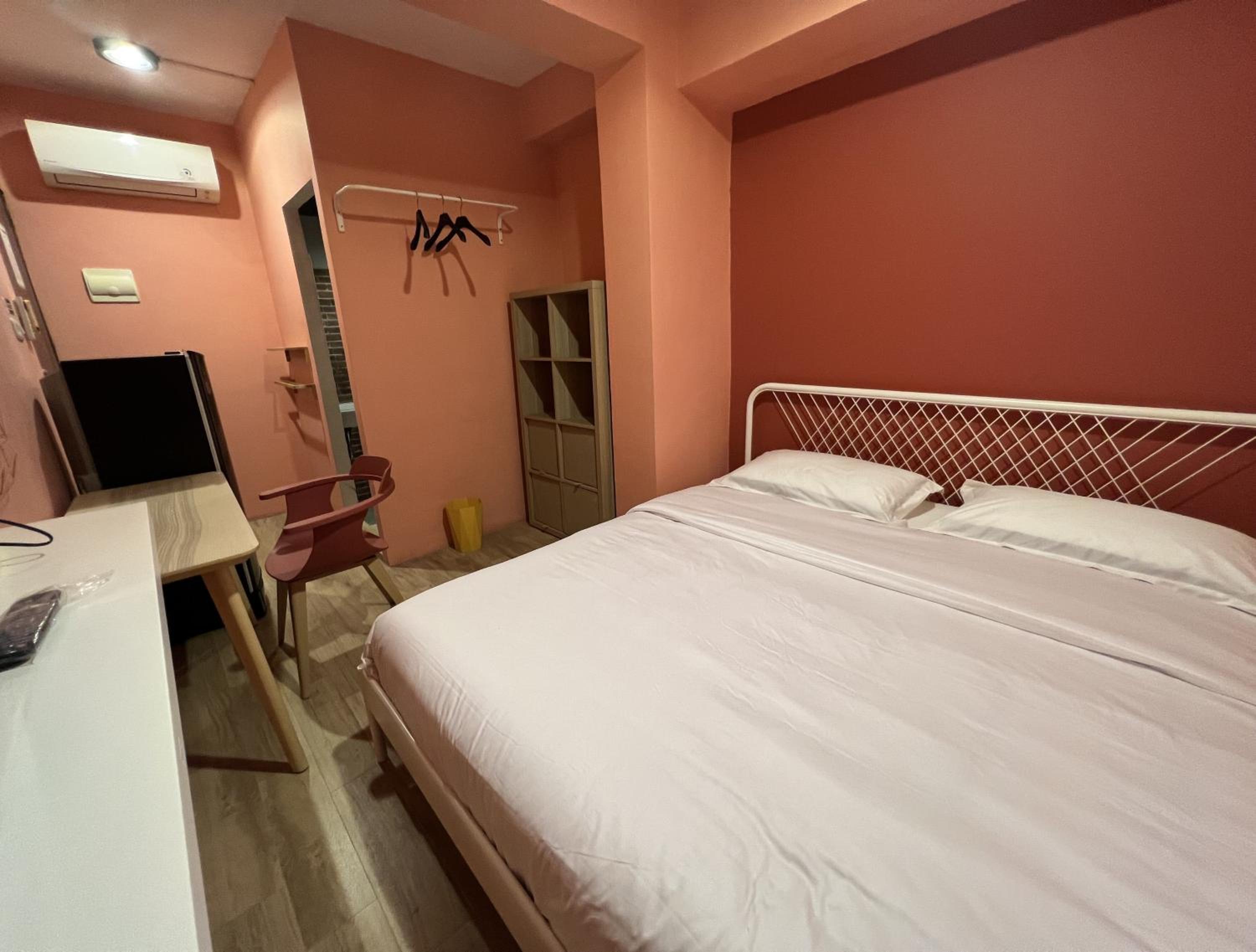 Standard King Room - Photo 30