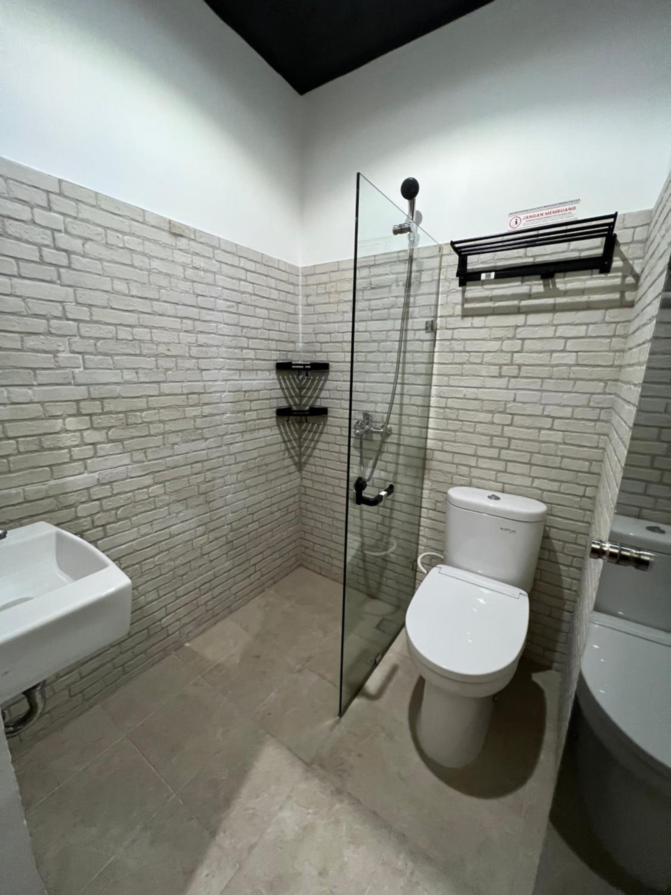 Single Room - Photo 6