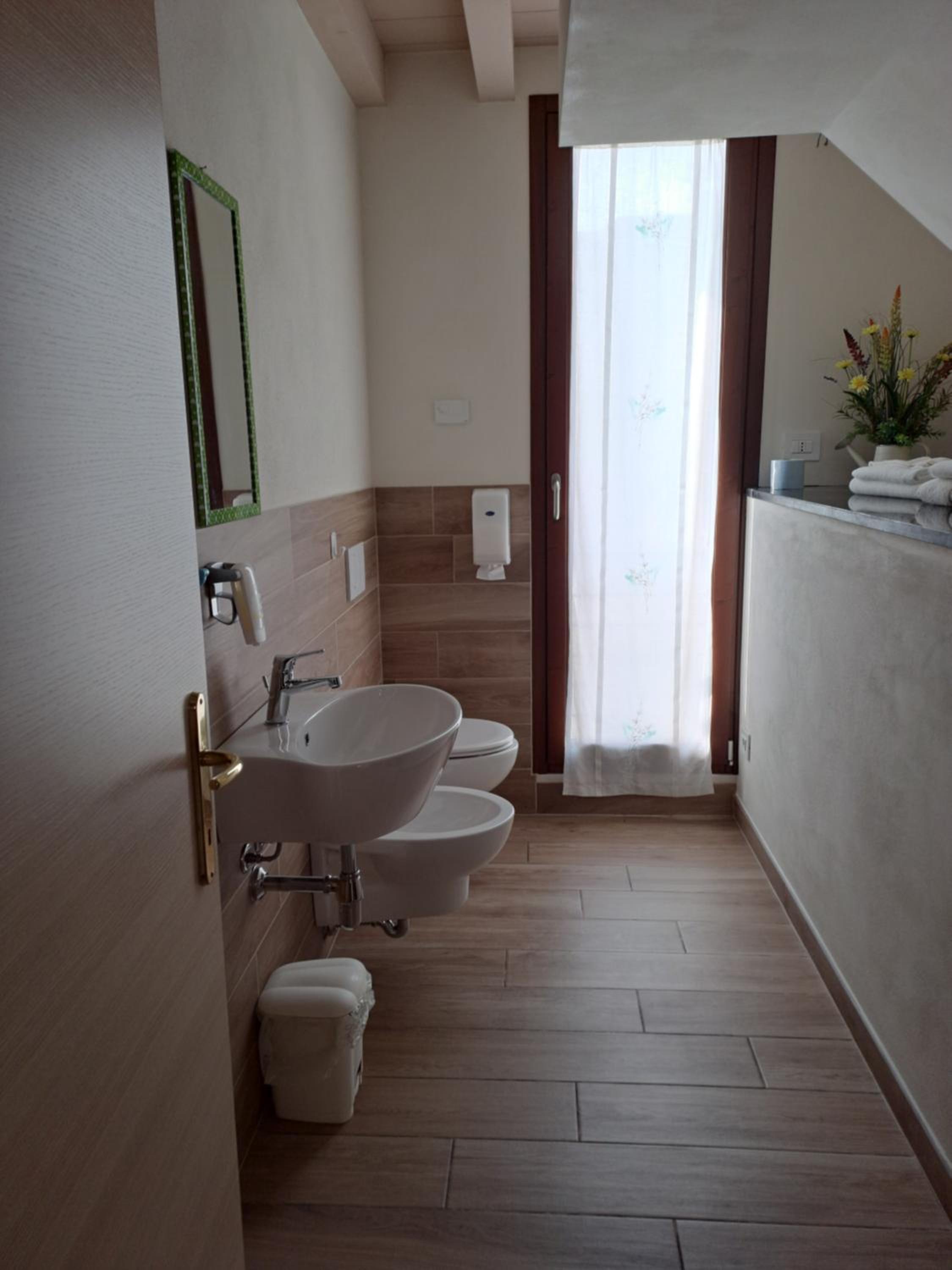 Double Room - Photo 6