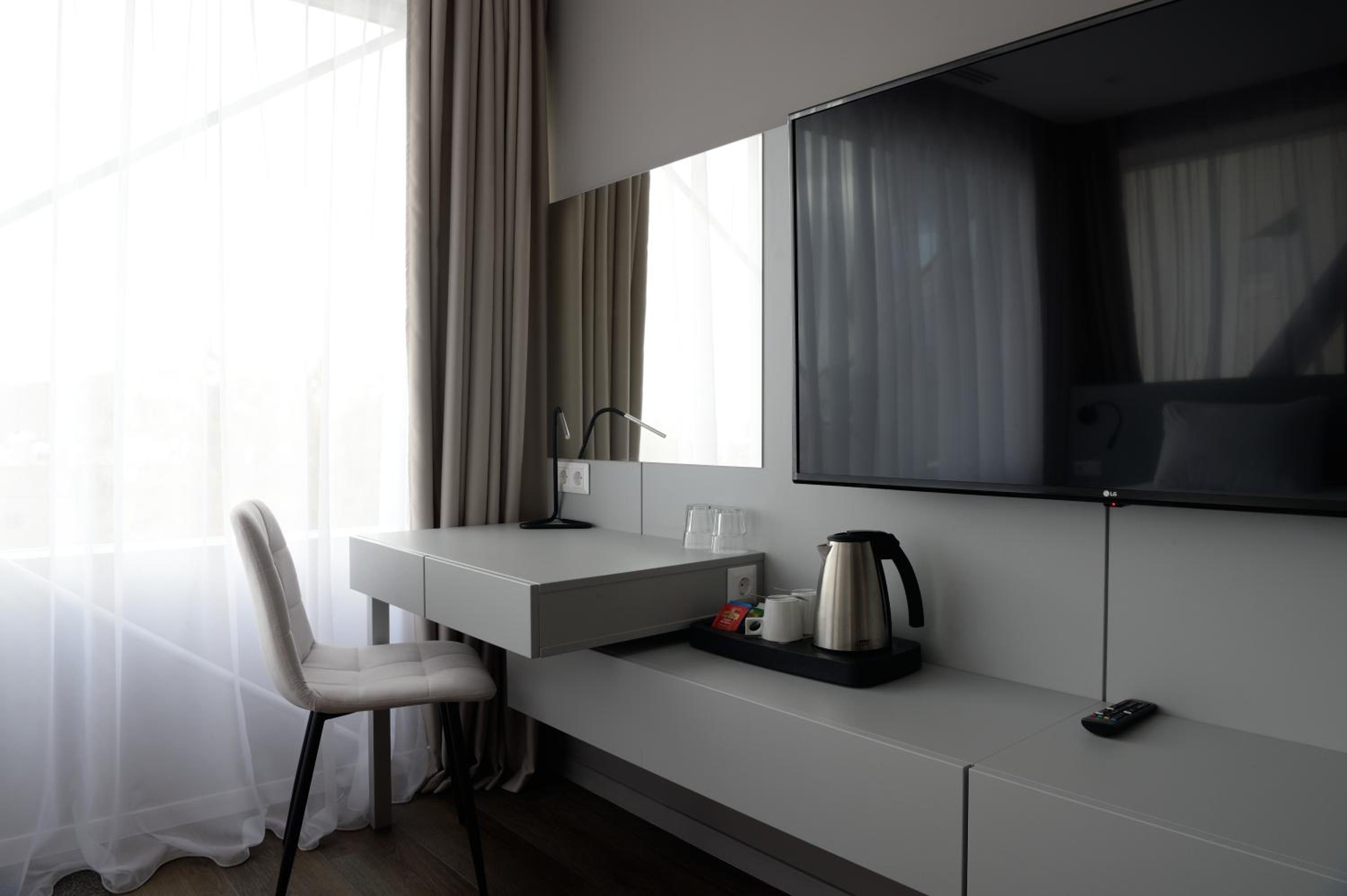 Superior King Room - Photo 11