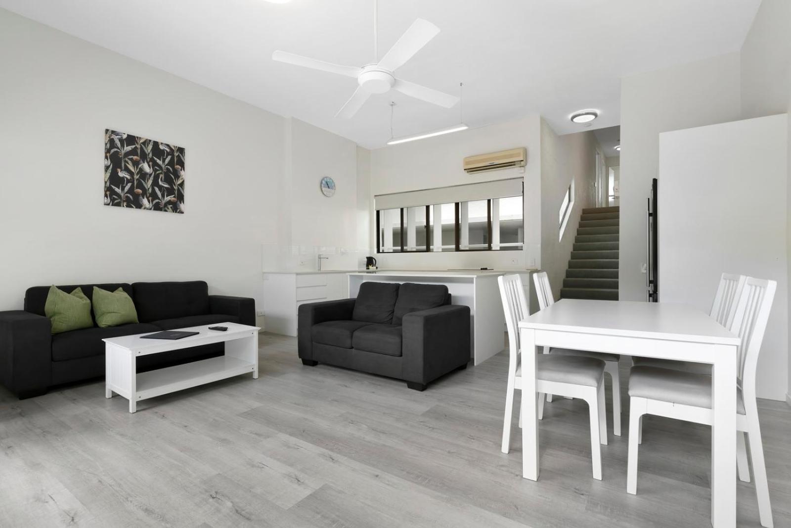 Deluxe Two-Bedroom Apartment with Palm View photo 1