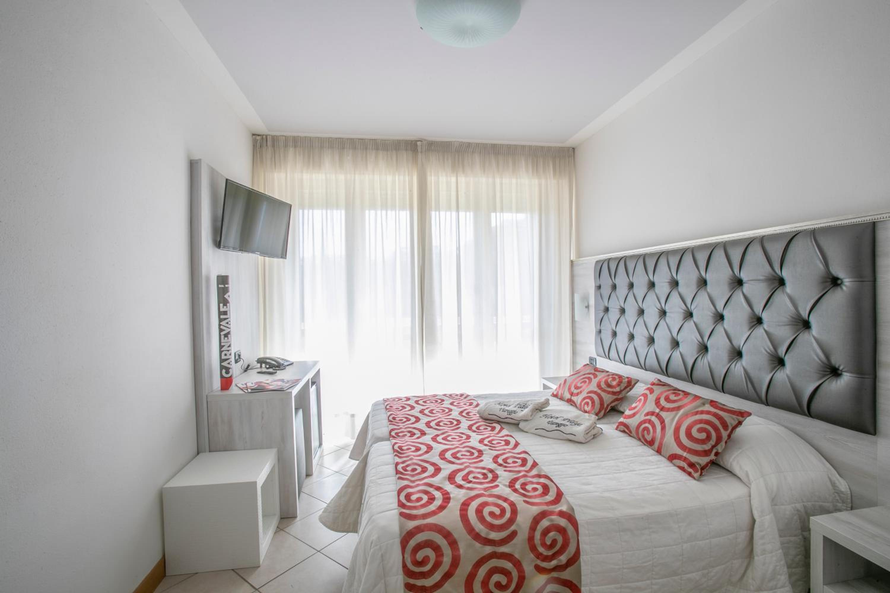 Double or Twin Room with Balcony and Sea View