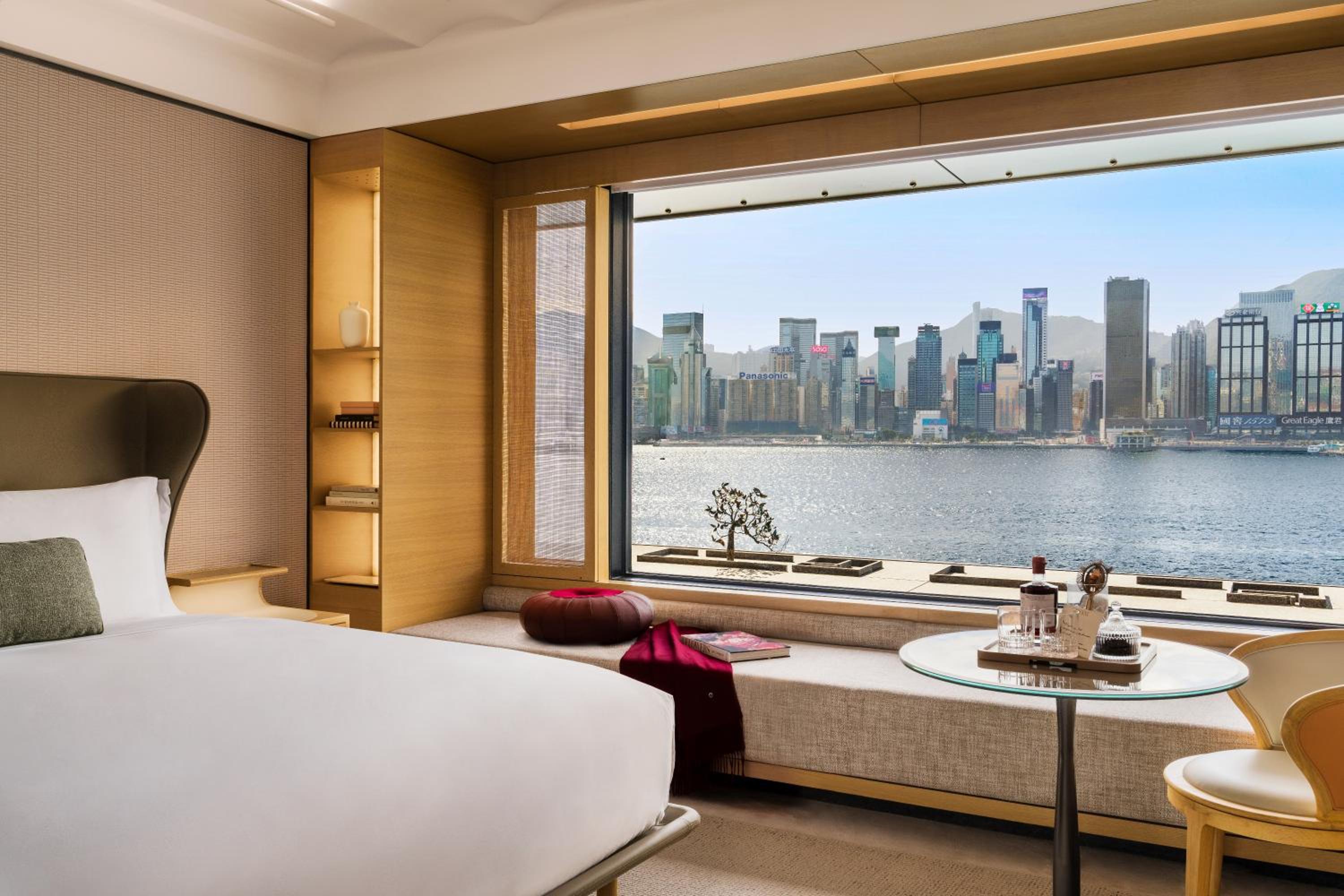Classic King Room with Daybed and Harbor View