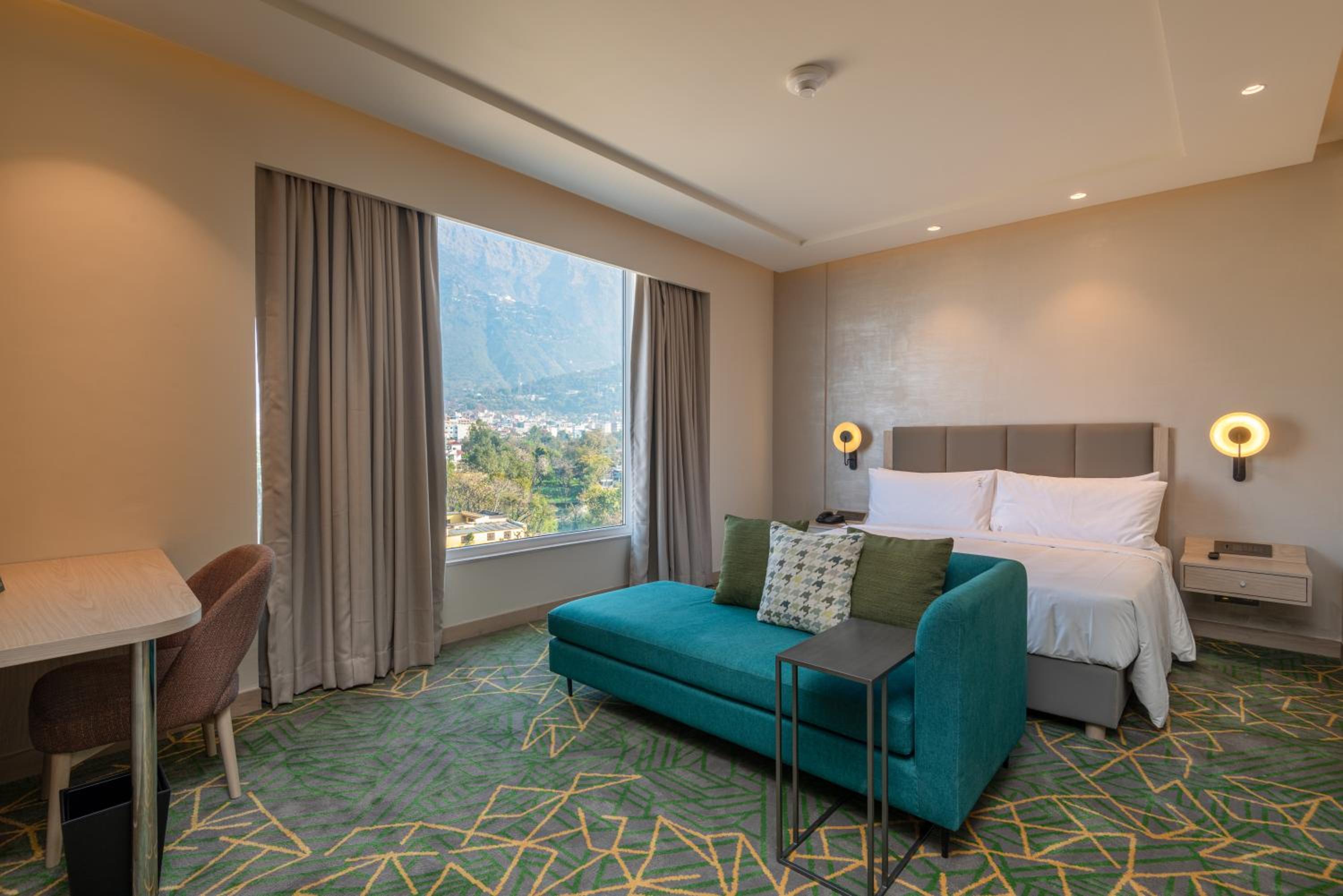 Standard King Room - Photo 2