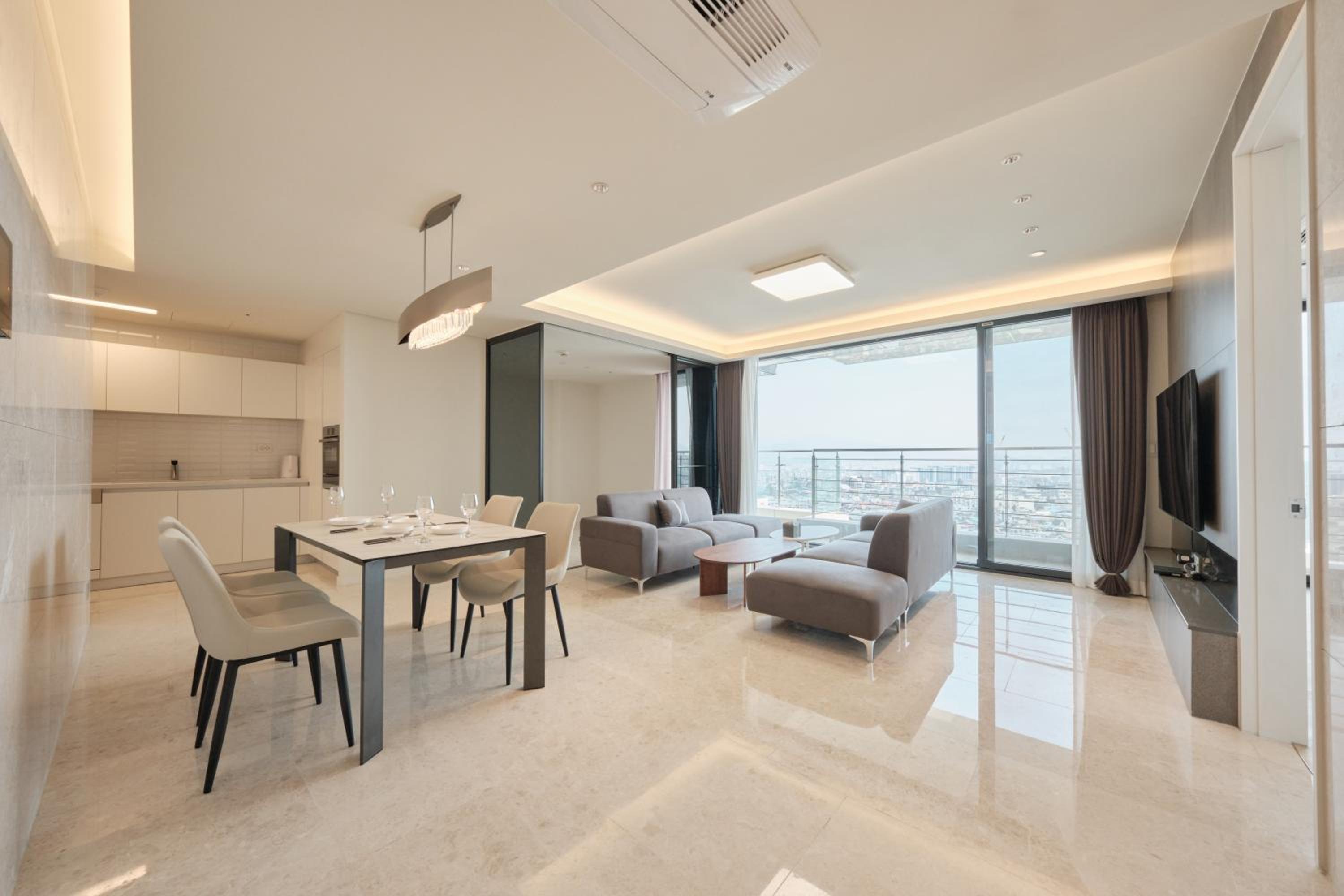 [Family day Cooking PKG] TRIPLE SUITE (6PAX, No Parking) + Cooking Experience & Gift Included photo 1
