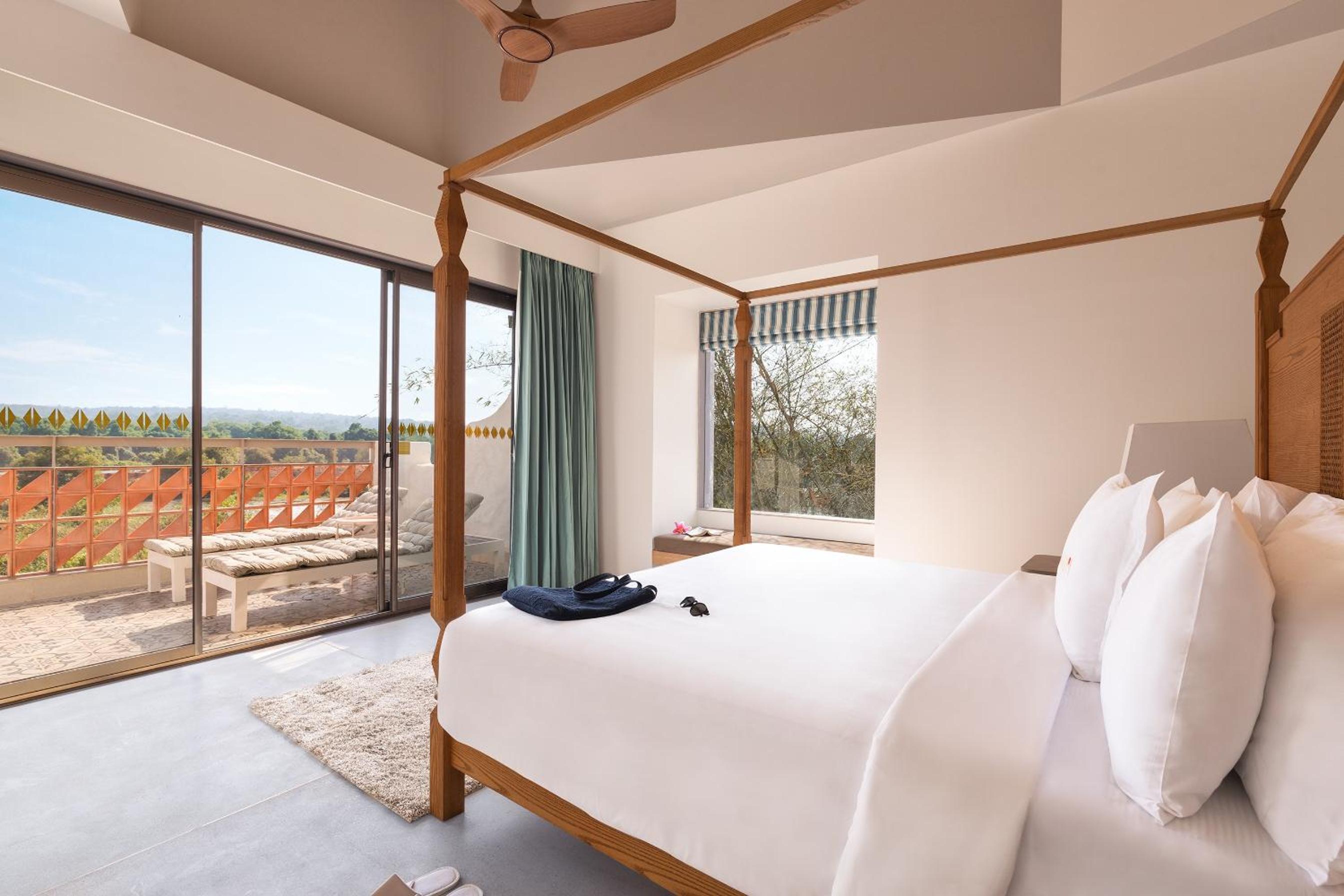 Deluxe Room - Photo 3