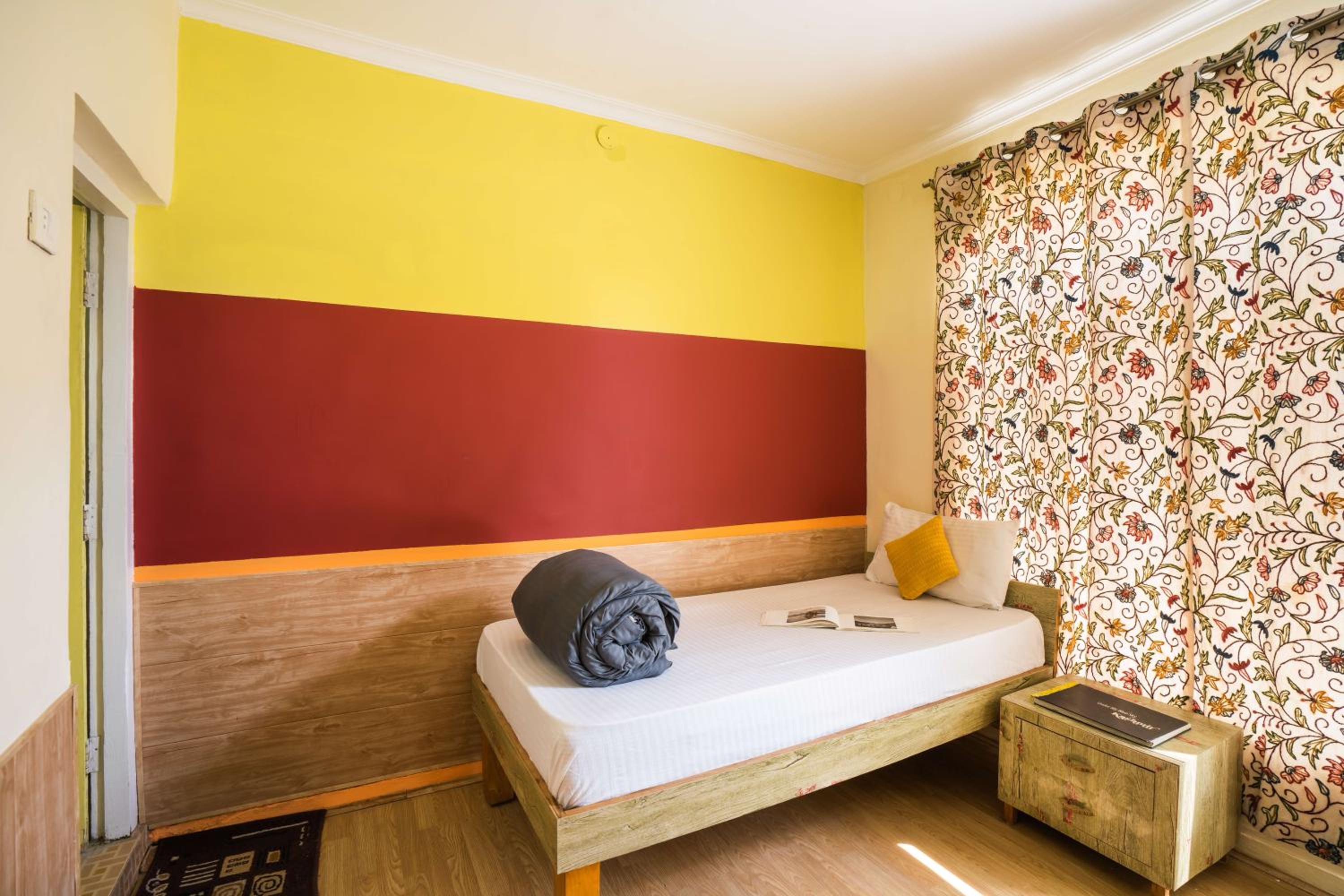 Standard Twin Room with Garden View - Photo 2