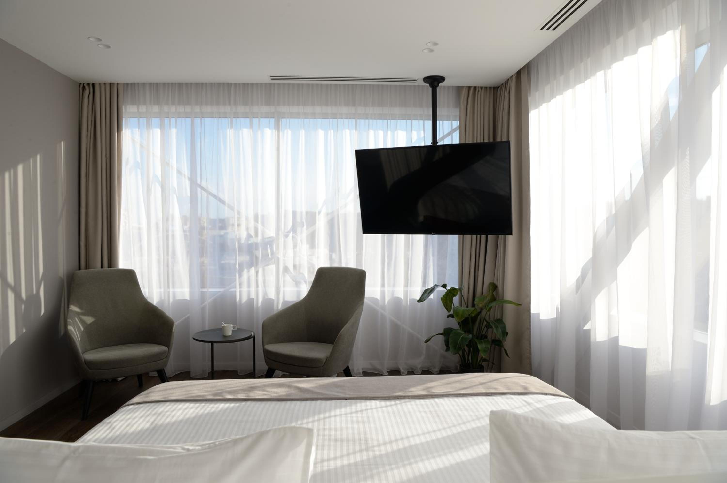 Deluxe Double Room - Photo 9