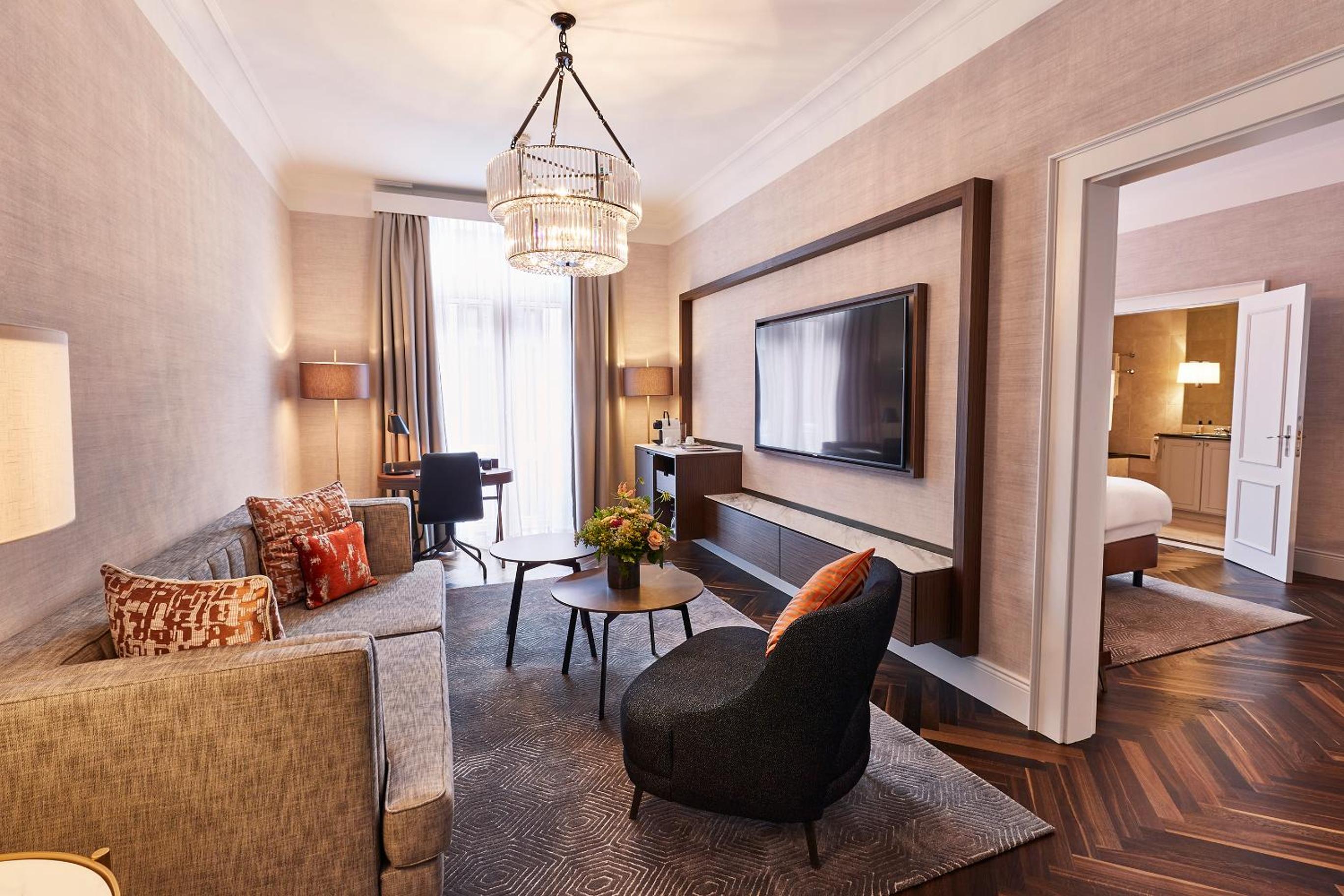 Deluxe Suite Deluxe Suite