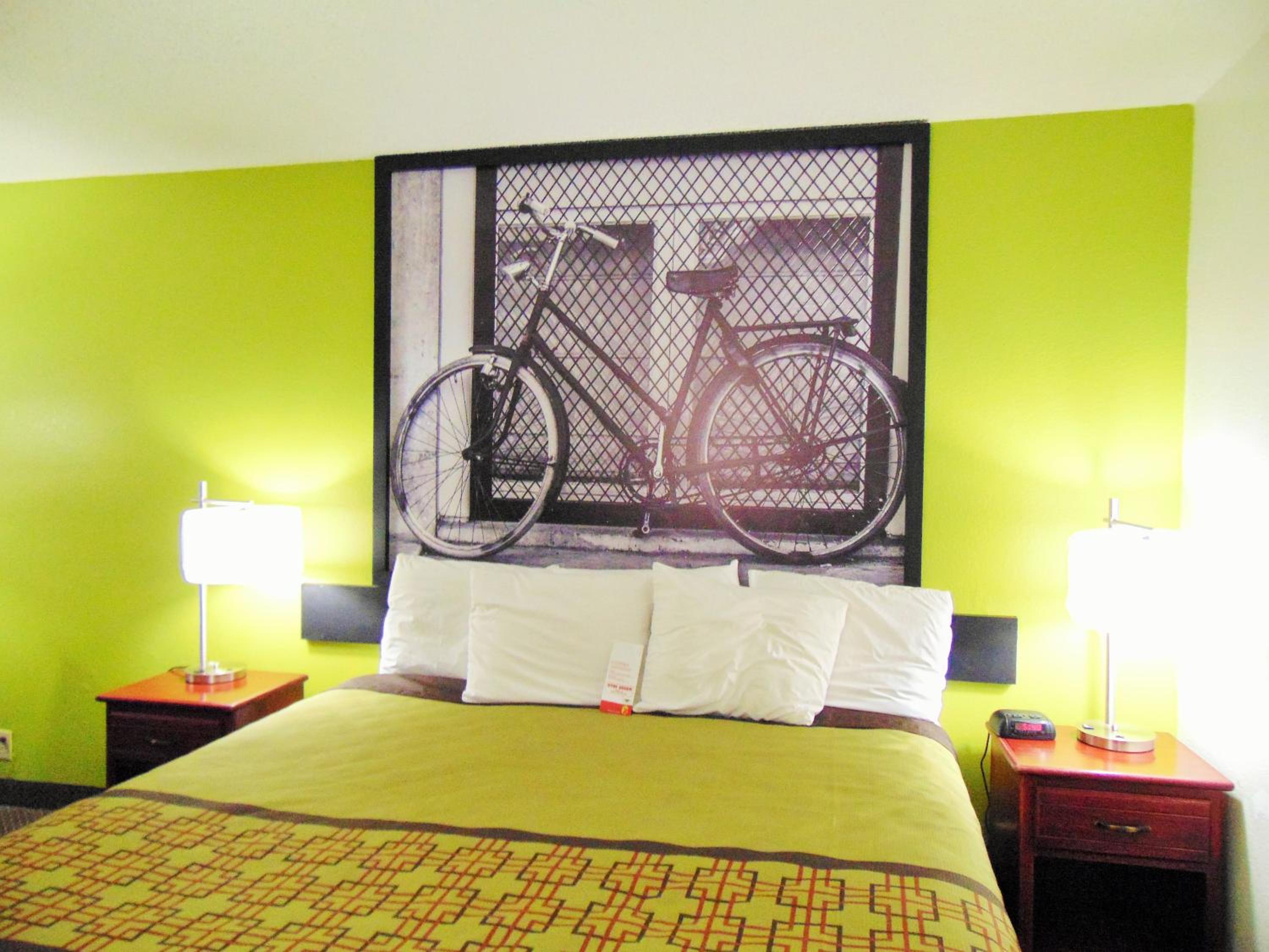 King Room - Non-Smoking - Photo 6