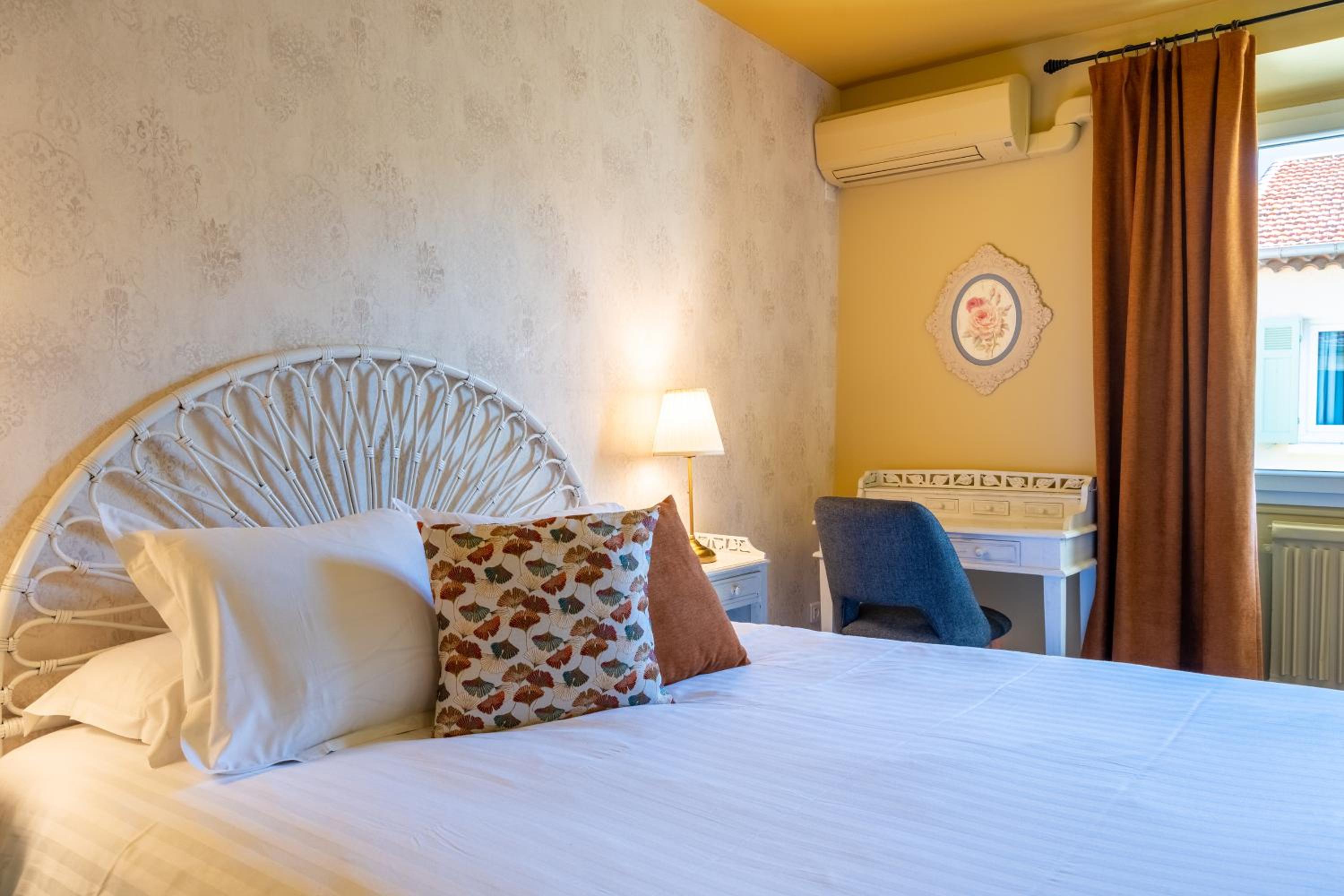 Deluxe Double Room photo 3