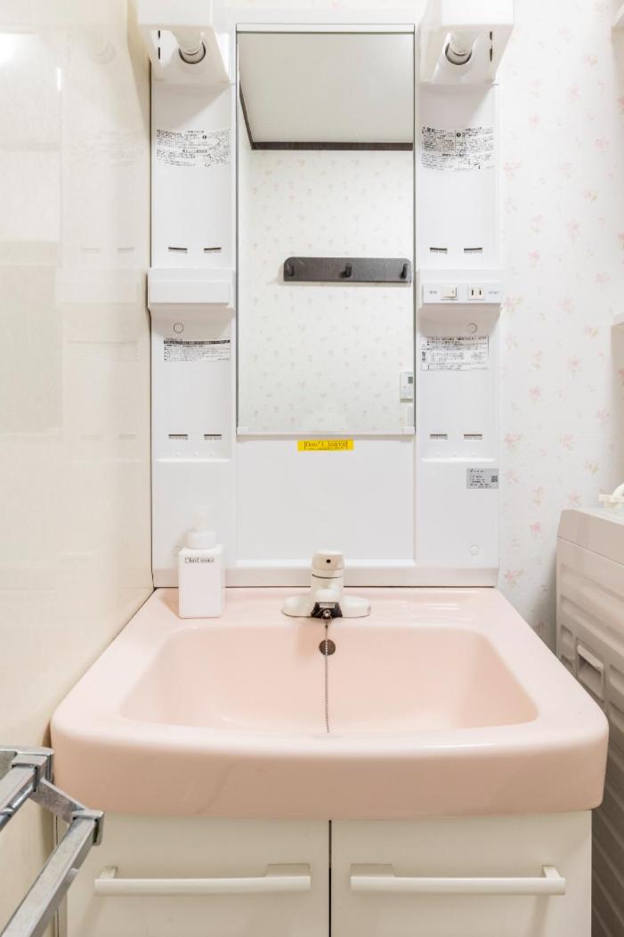 Double Room with Shared Bathroom photo 2