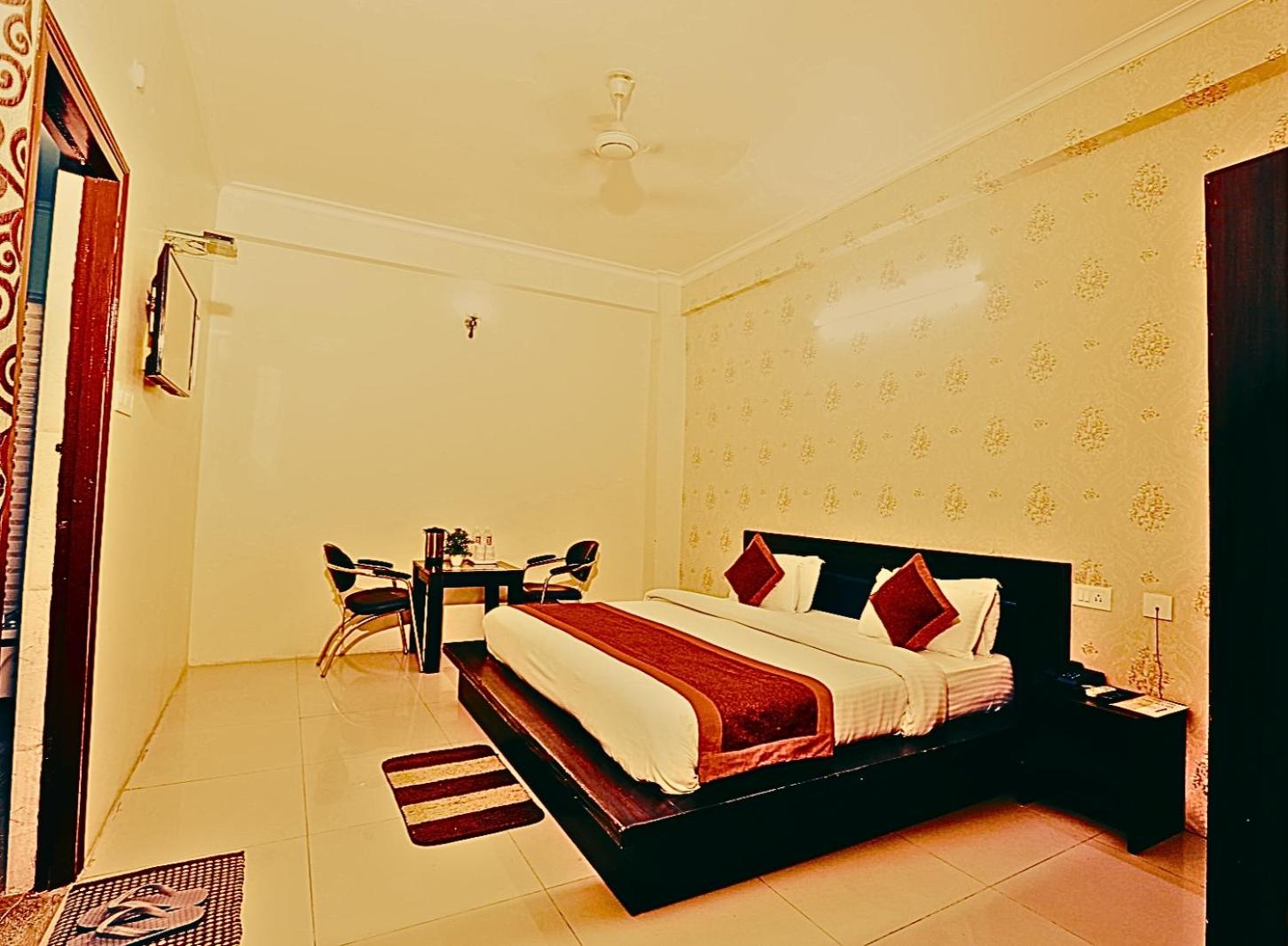 Deluxe Double Room - Photo 9