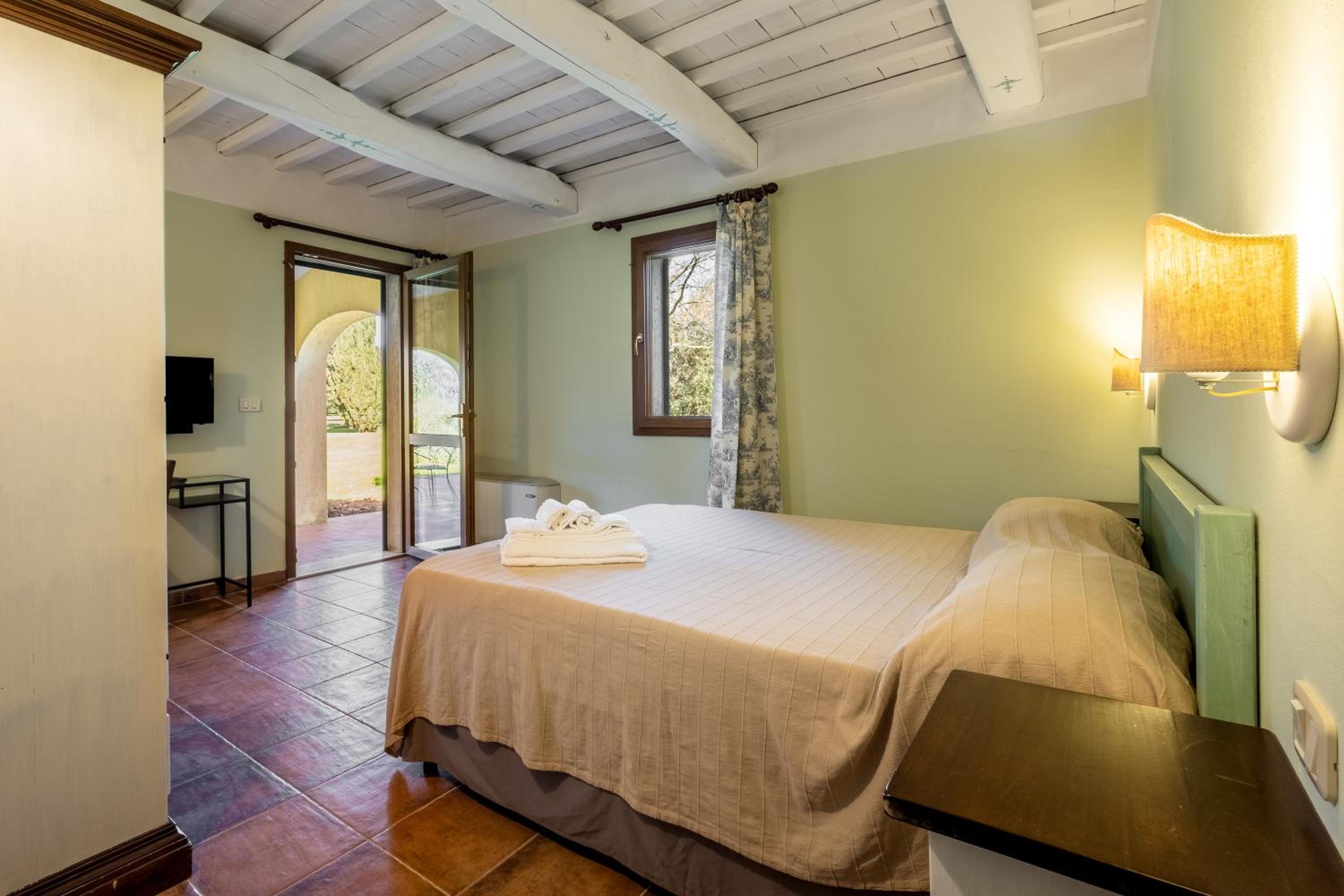 Two-Bedroom Deluxe Apartment with Garden View