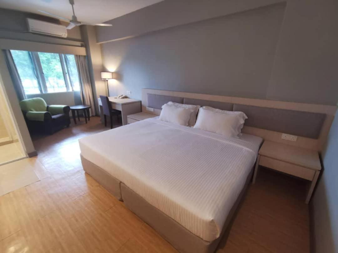 Double or Twin Room - Photo 6