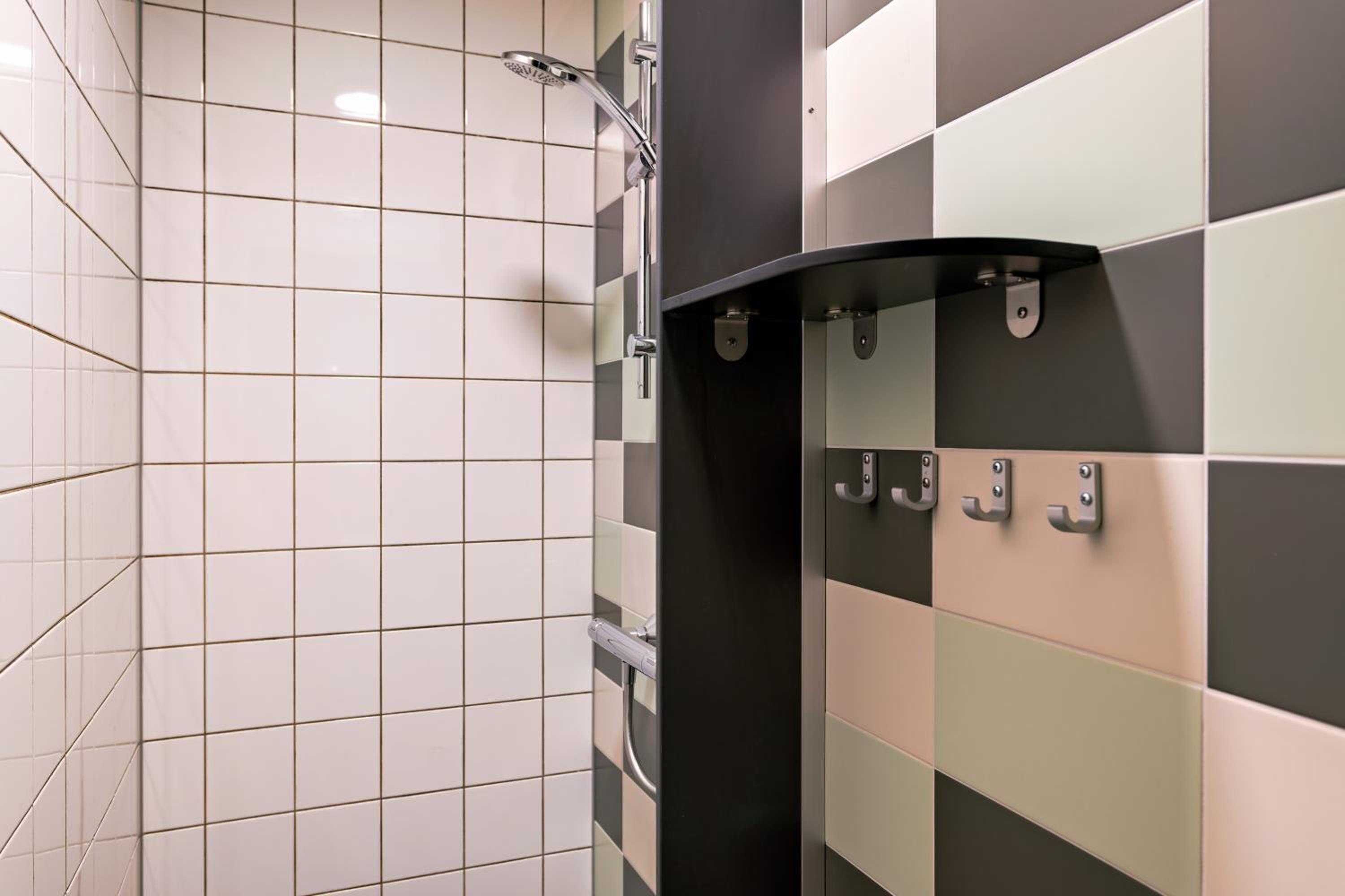 Quadruple Room with Private Bathroom and Shower photo 2