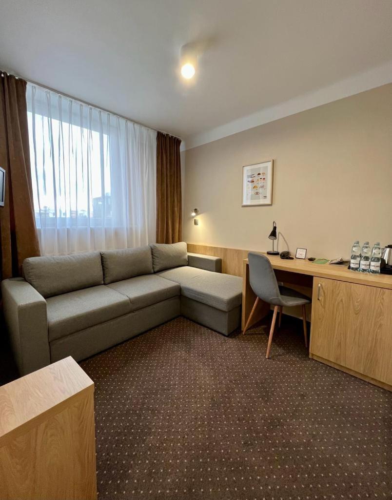 Comfort Twin Room with Sofa Bed photo 3