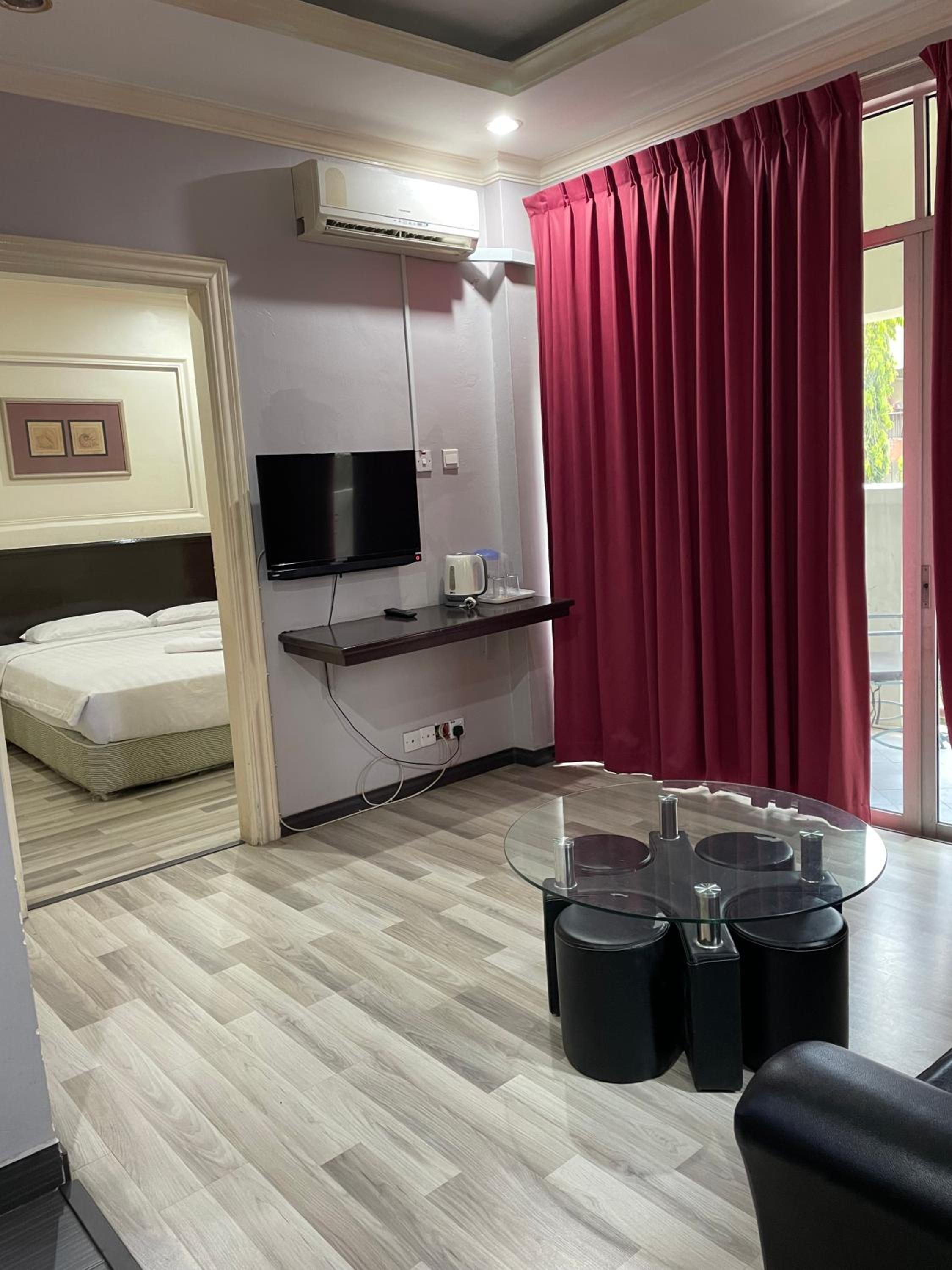 Superior King Suite photo 1
