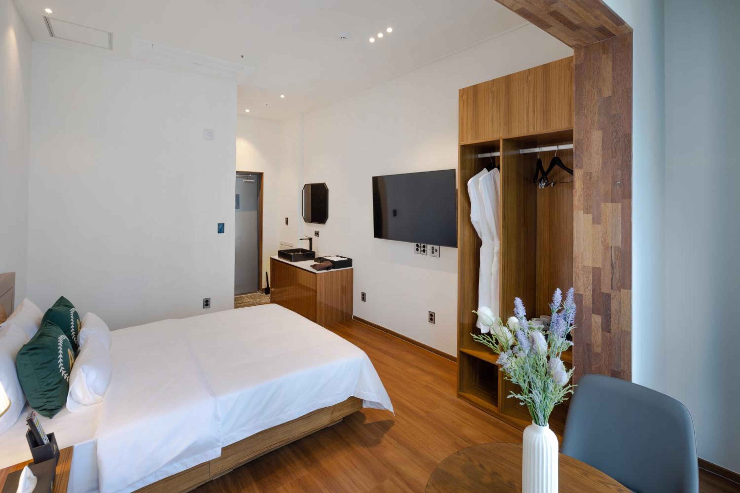 Standard Double Room - Photo 6