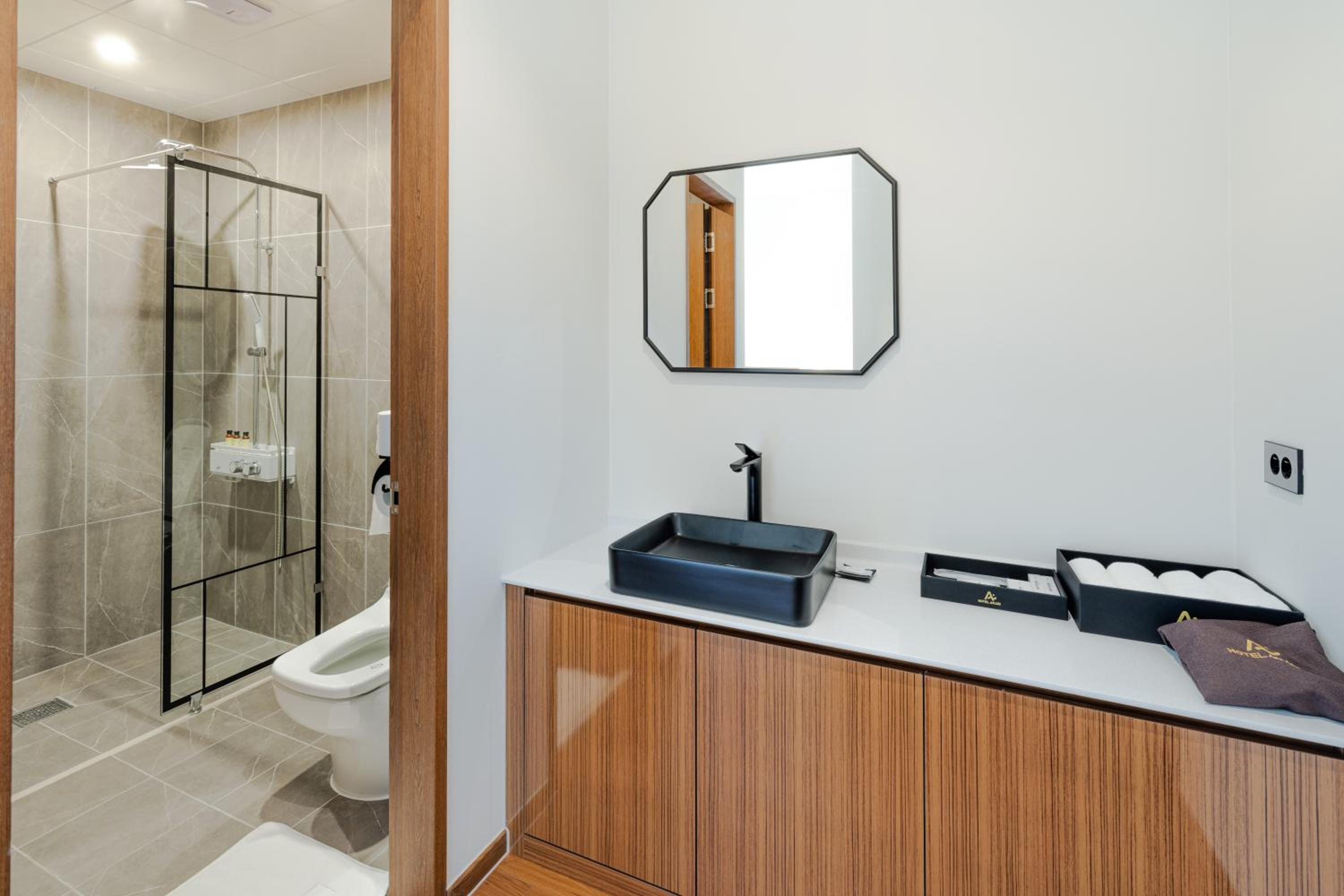 Standard Twin Room - Photo 7