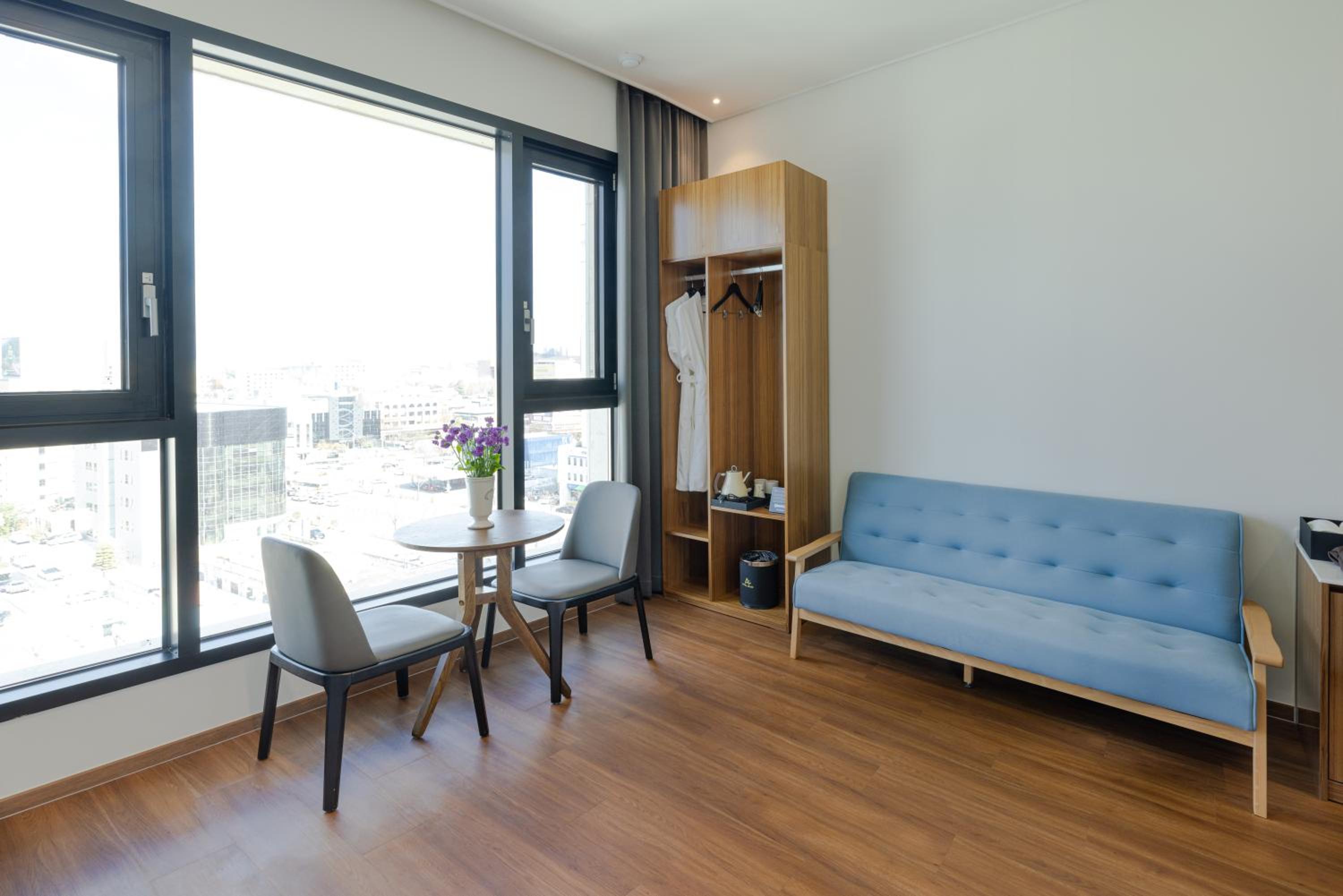 Family Room - Photo 3
