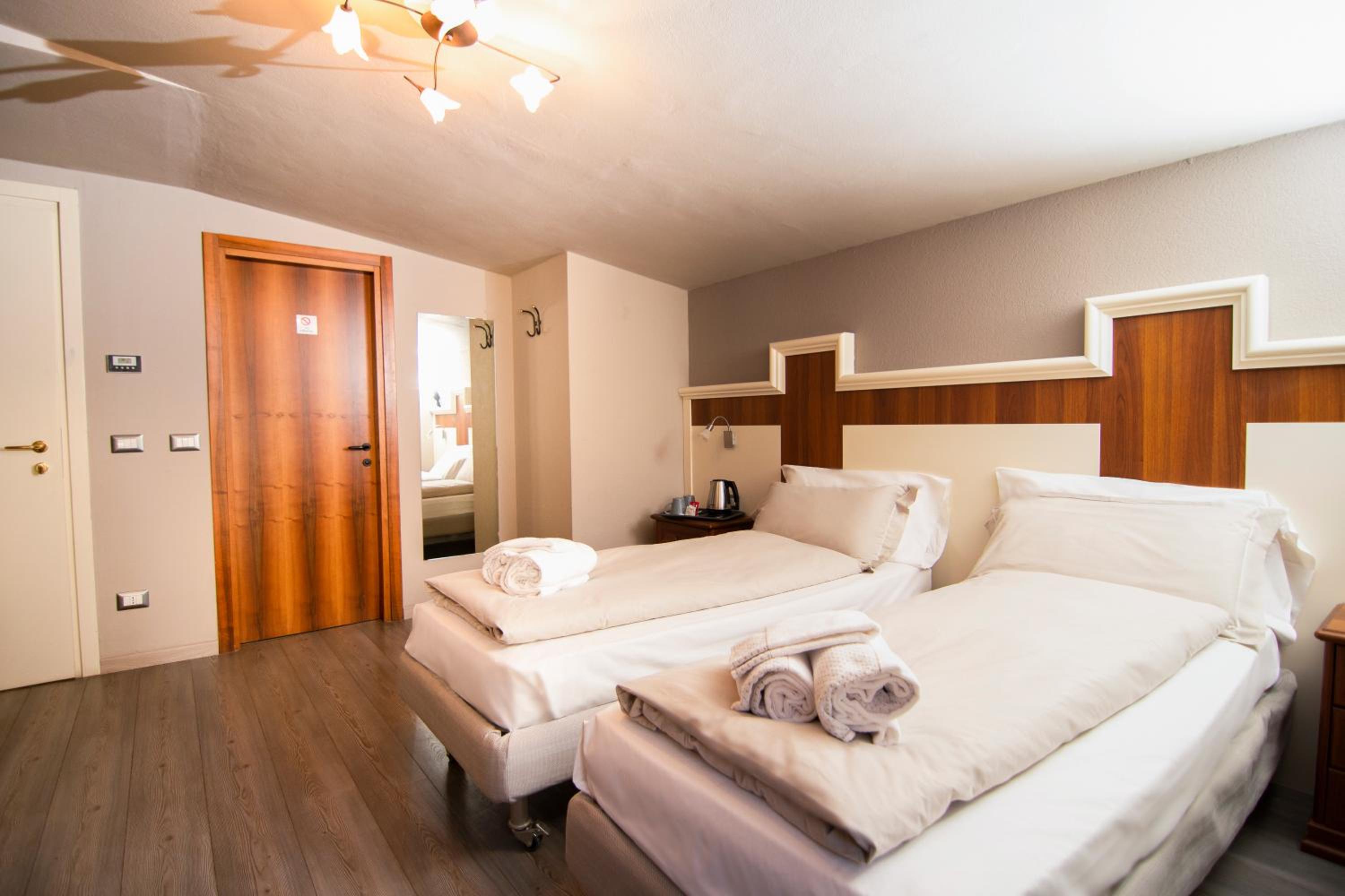 Double or Twin Room with Mountain View photo 1