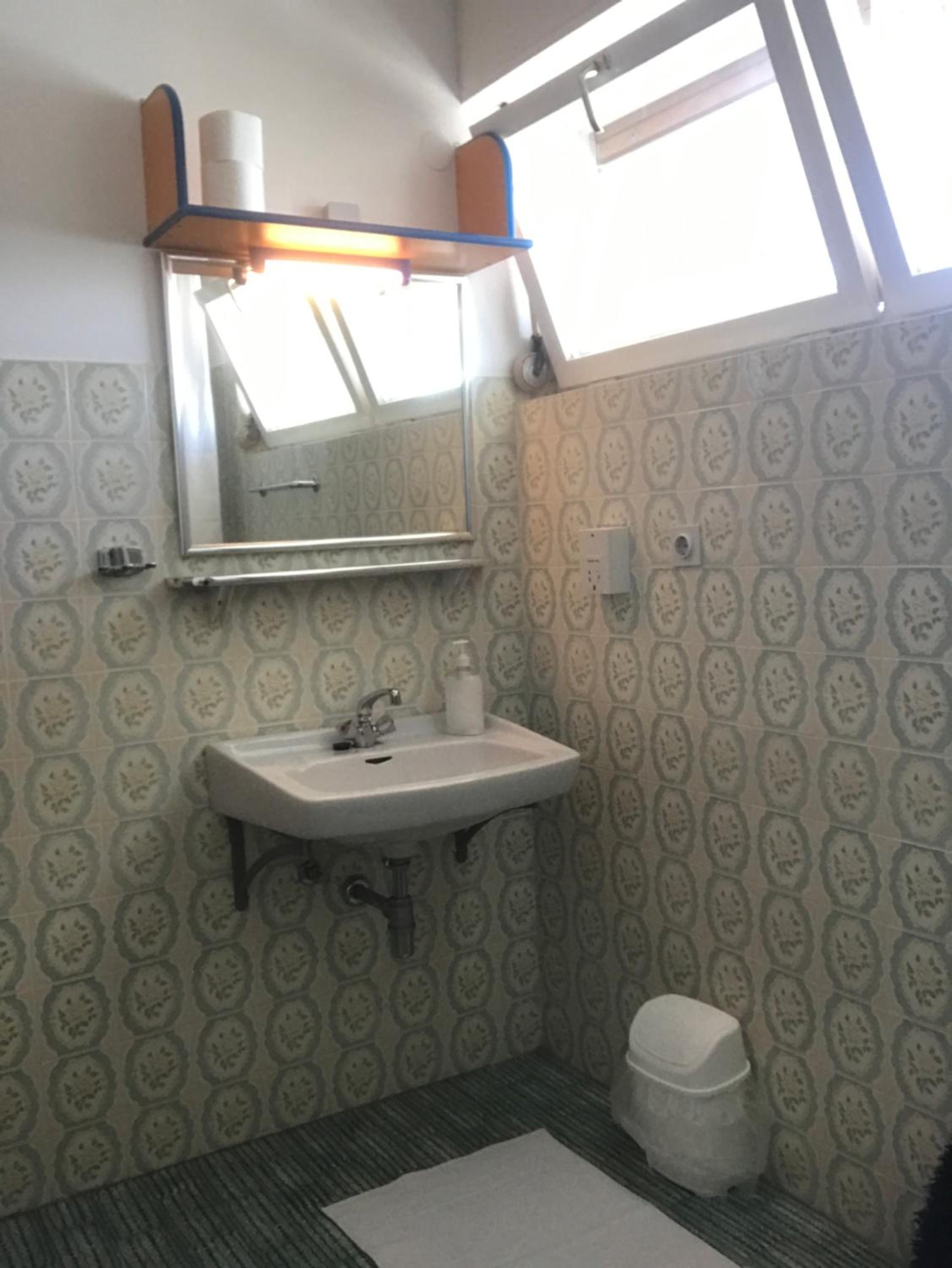 Double Room with Private External Bathroom - Photo 6