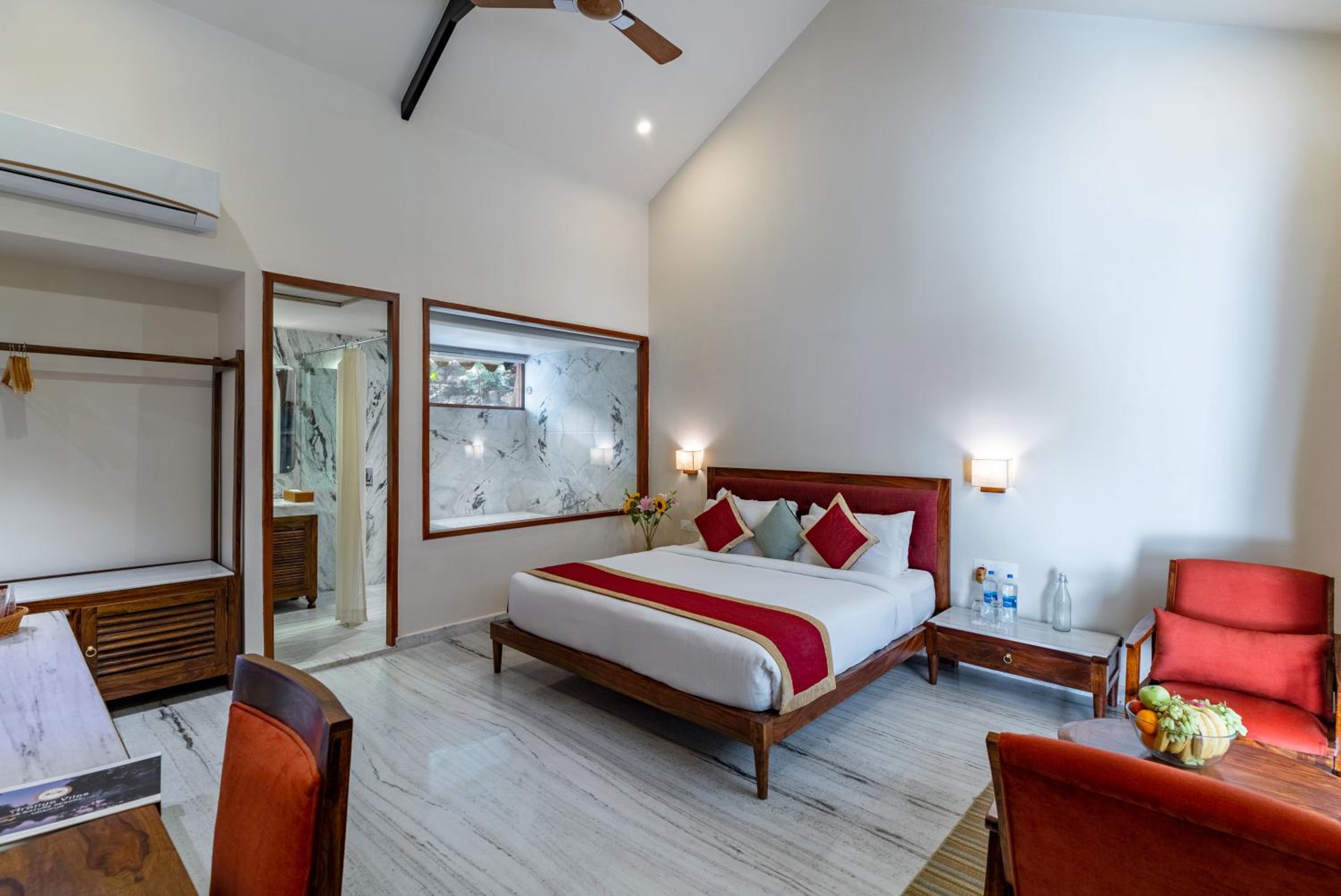 Luxury villa with Bathtub photo 1