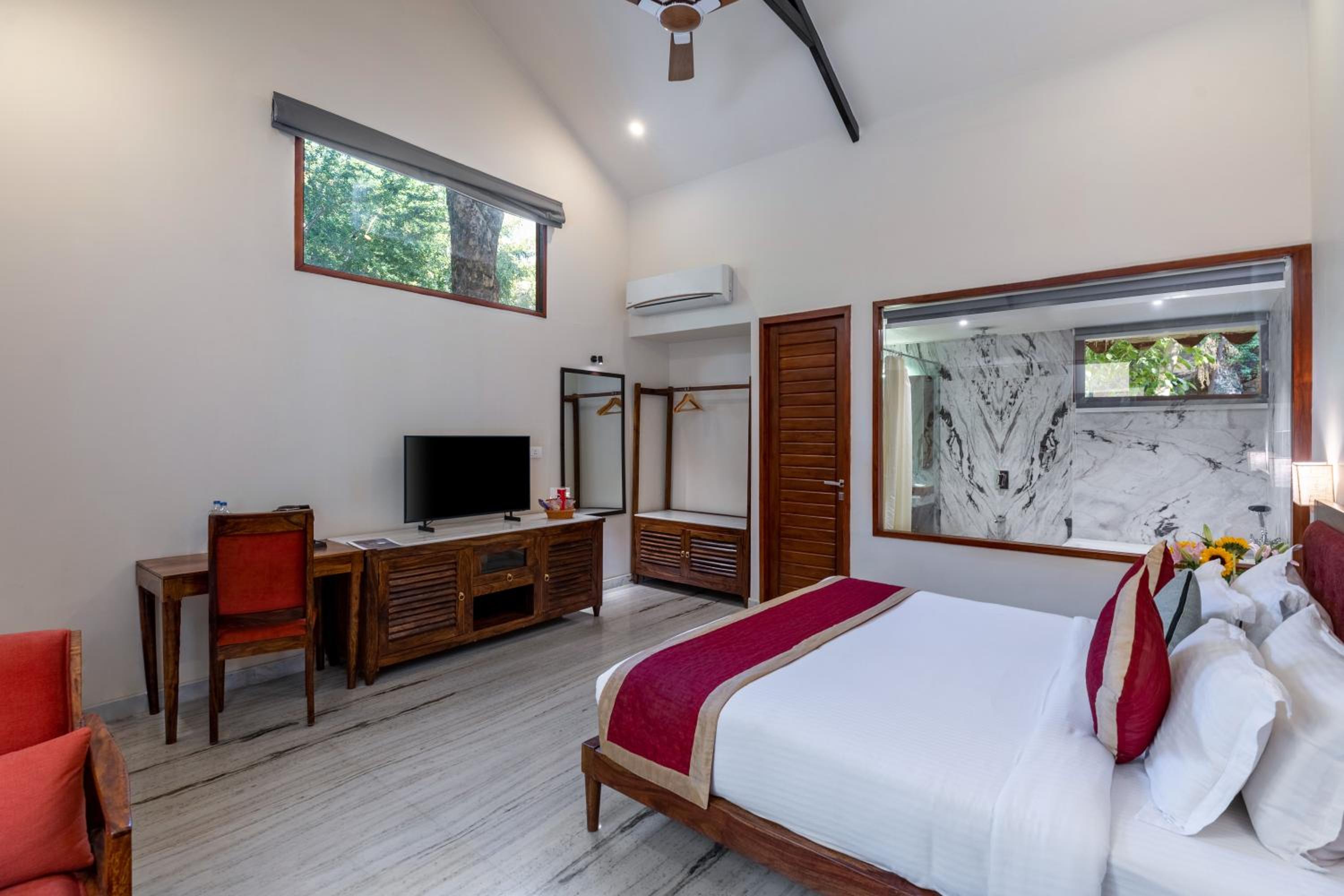 Luxury villa with Bathtub photo 2