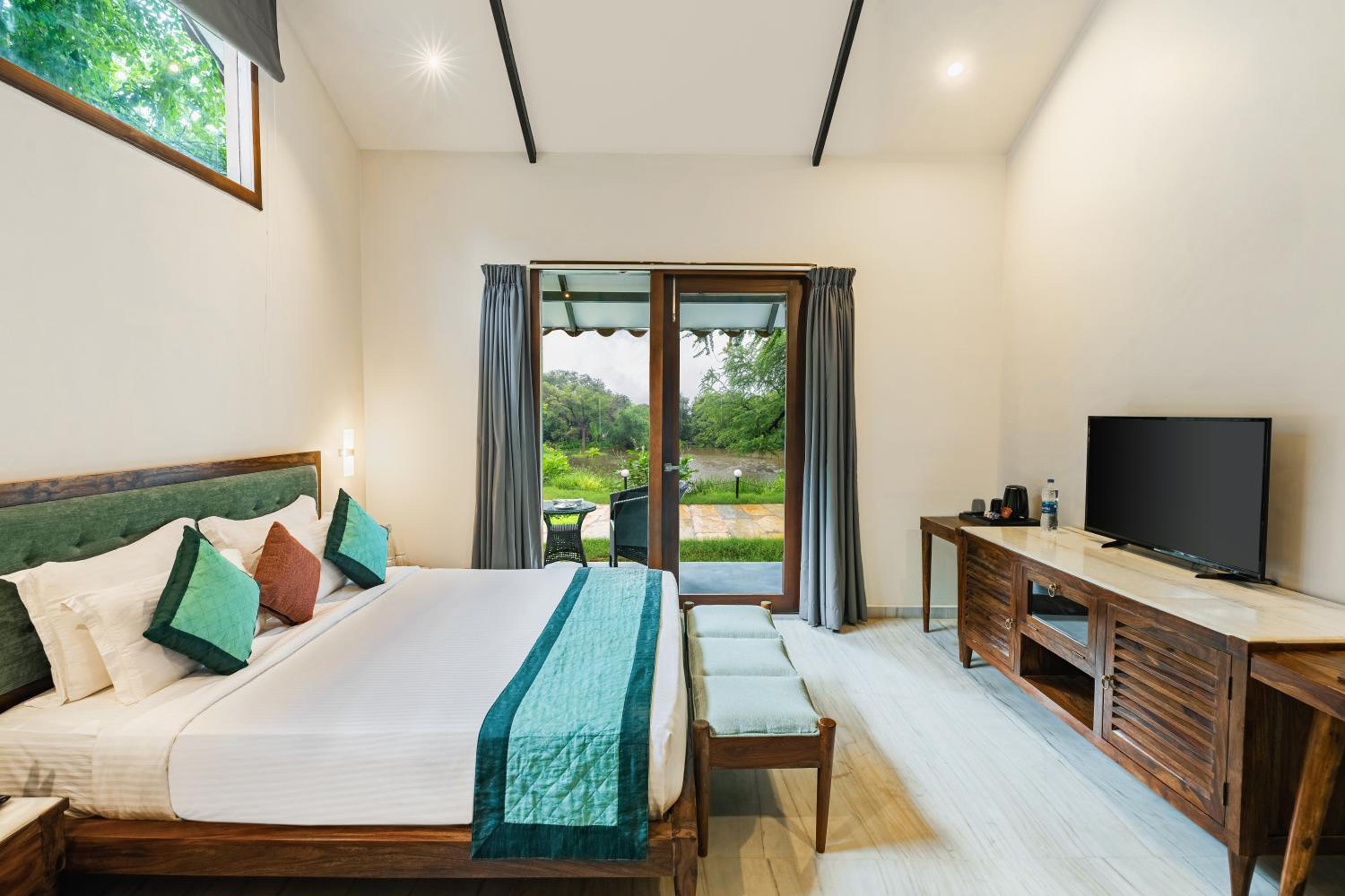 Luxury Pond View Villa photo 1