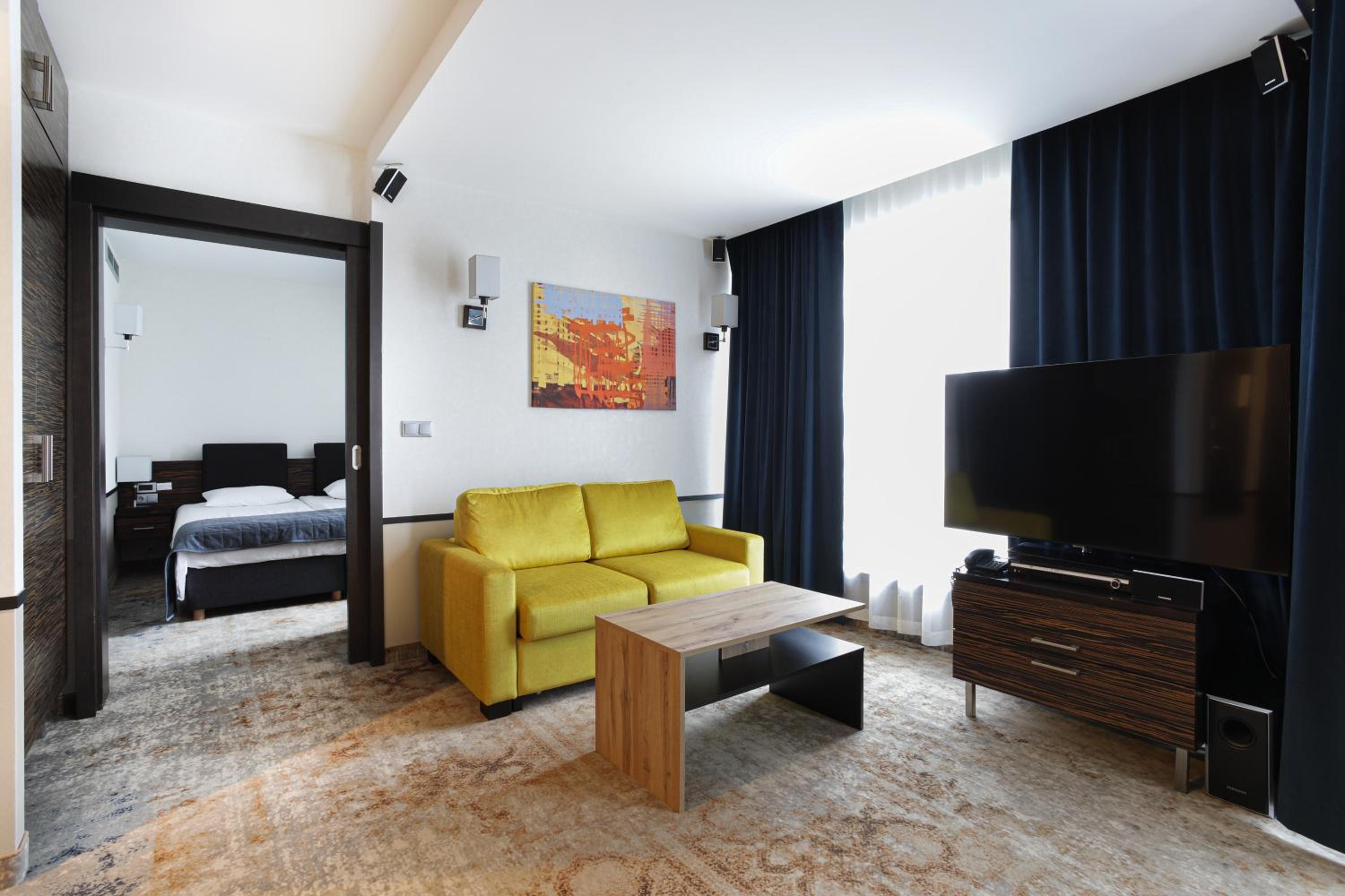 One-Bedroom Apartment - Photo 1