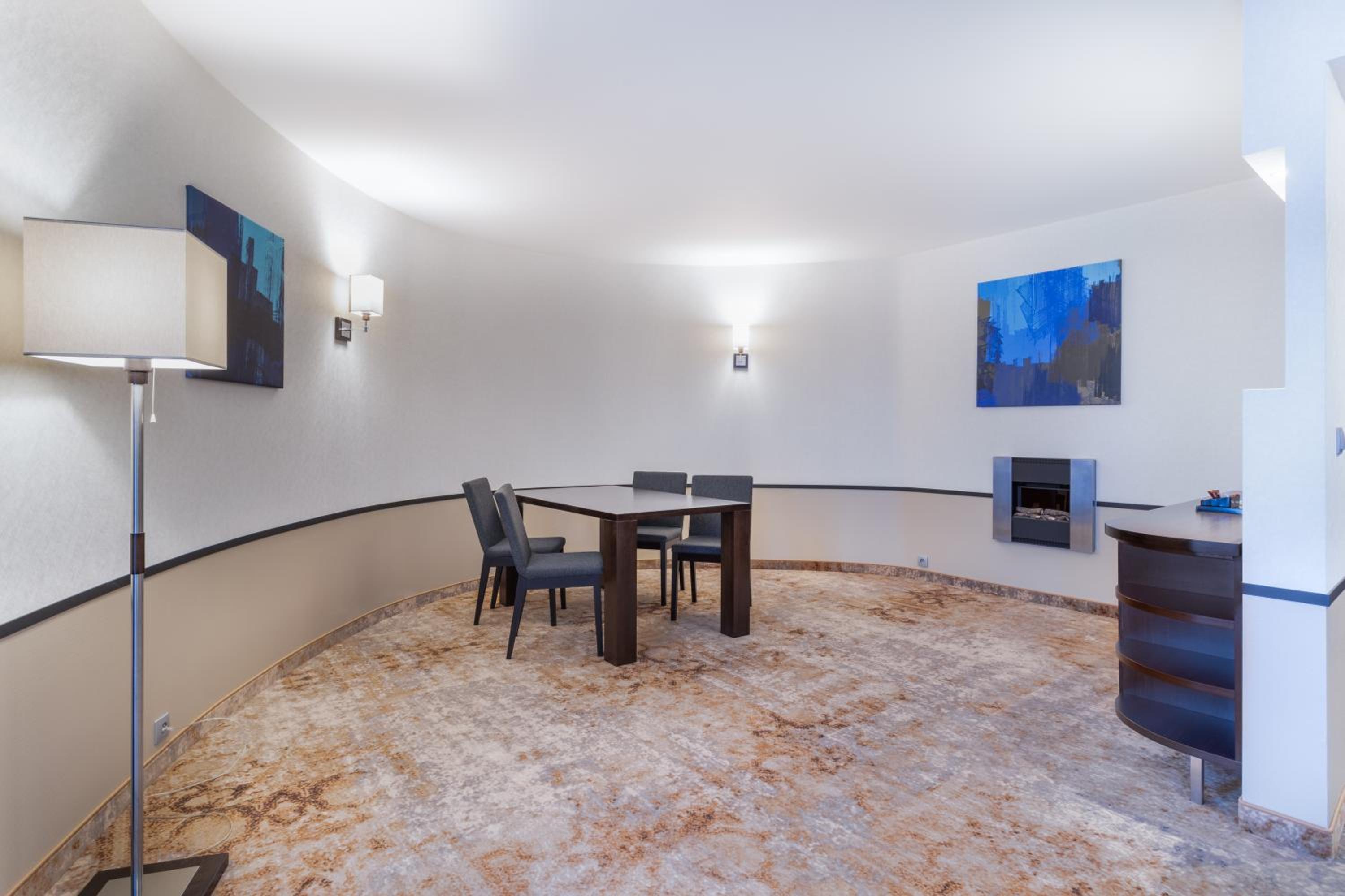One-Bedroom Apartment - Photo 6