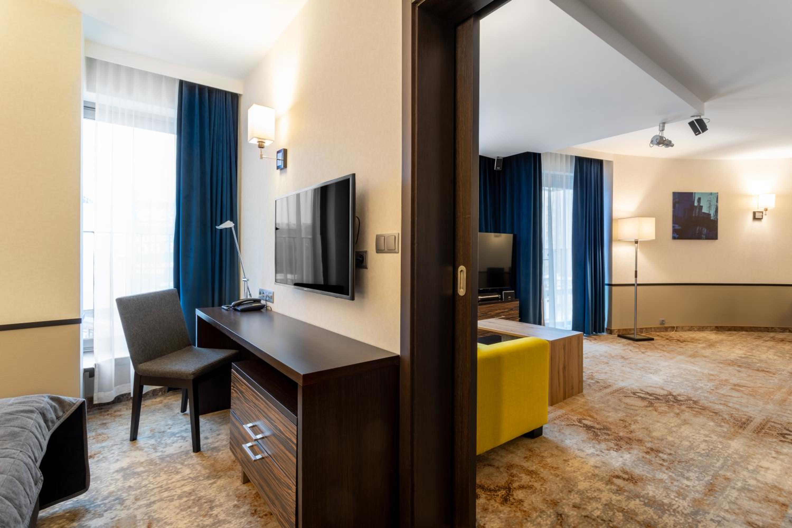 One-Bedroom Apartment - Photo 3