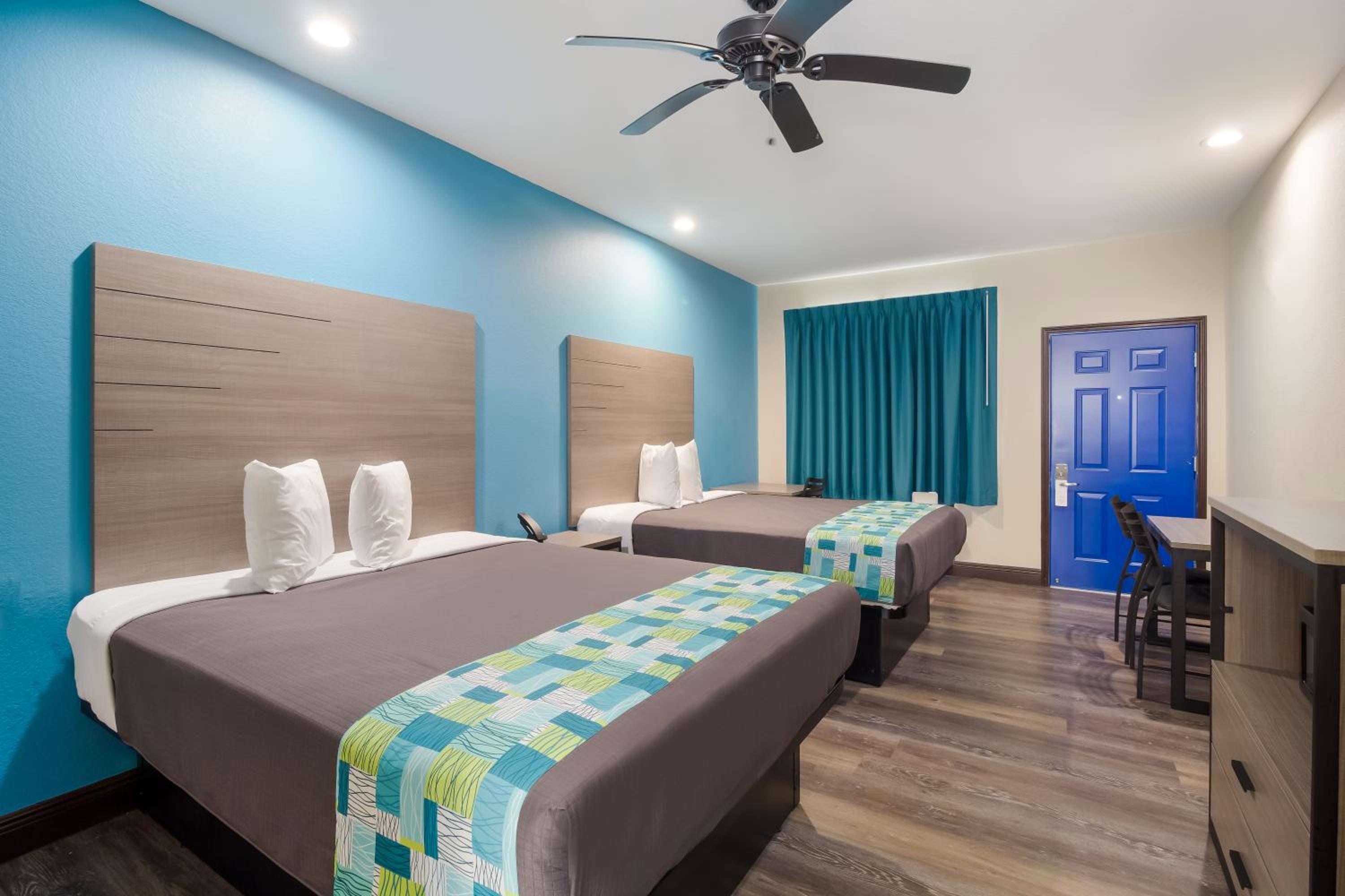 Deluxe Queen Room