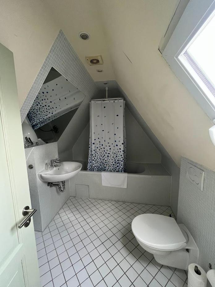 Three-Bedroom Apartment photo 2