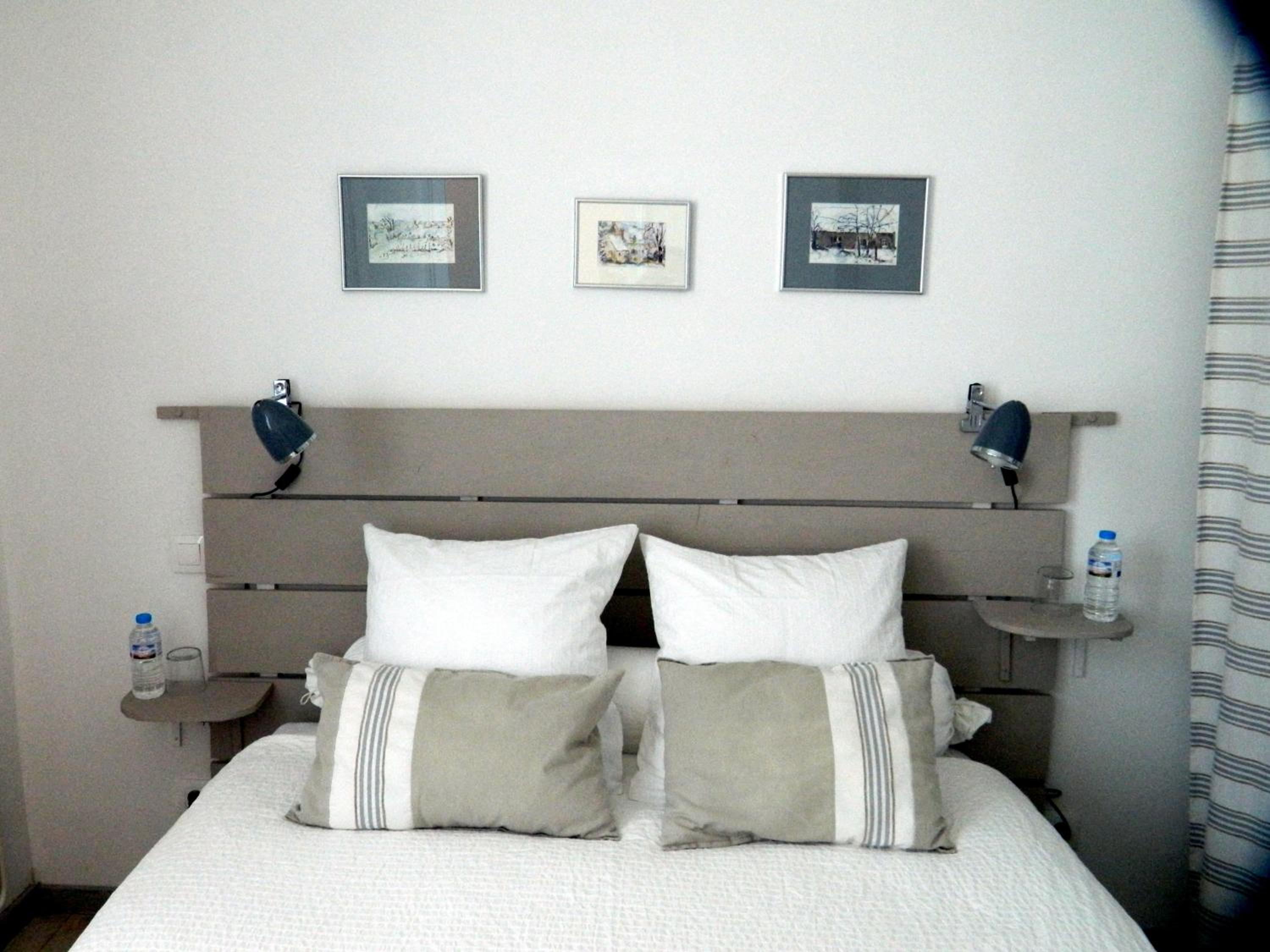 Jasmin Family Room photo 1