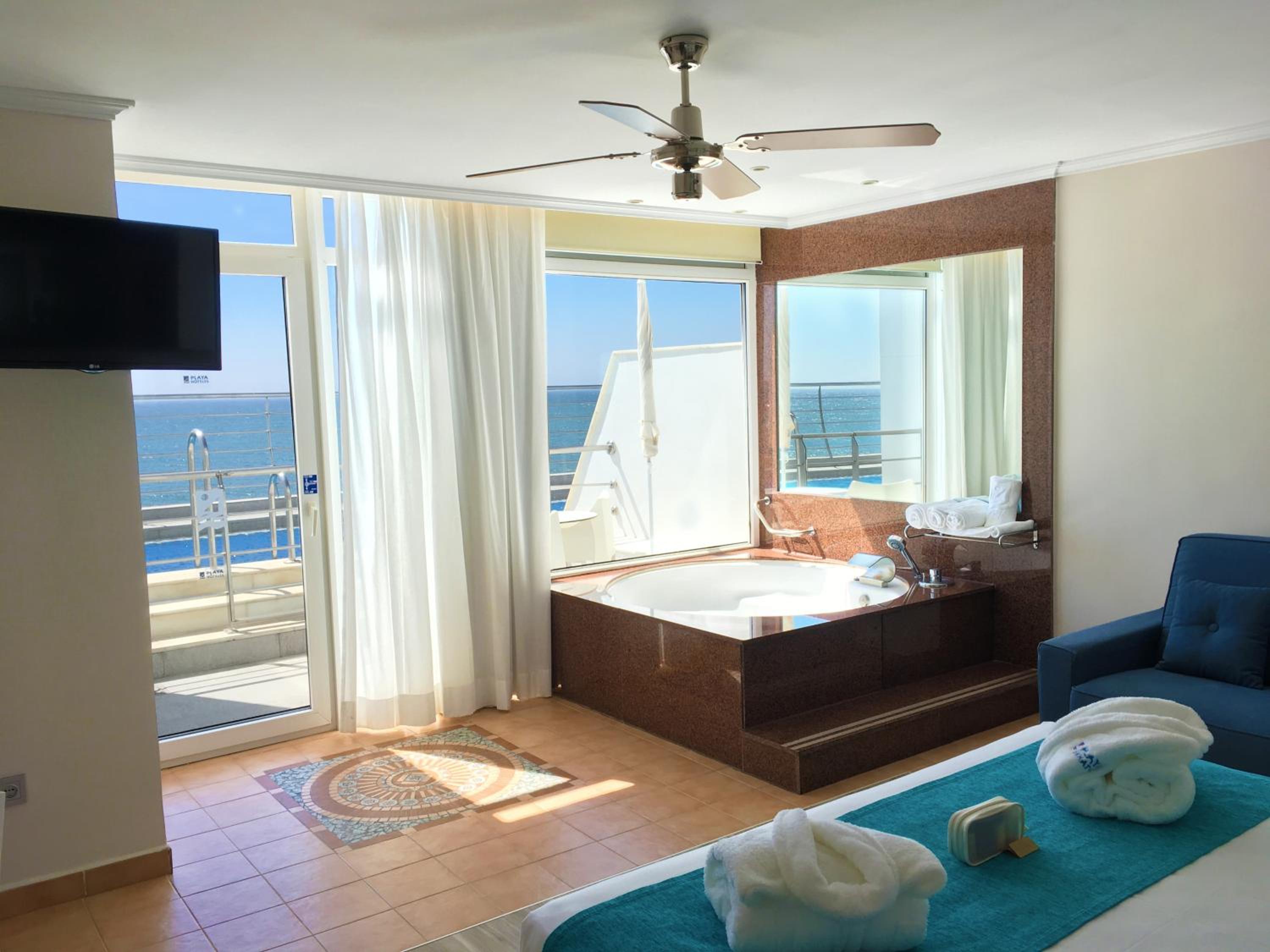 Junior Suite (2 Adults) - Photo 12