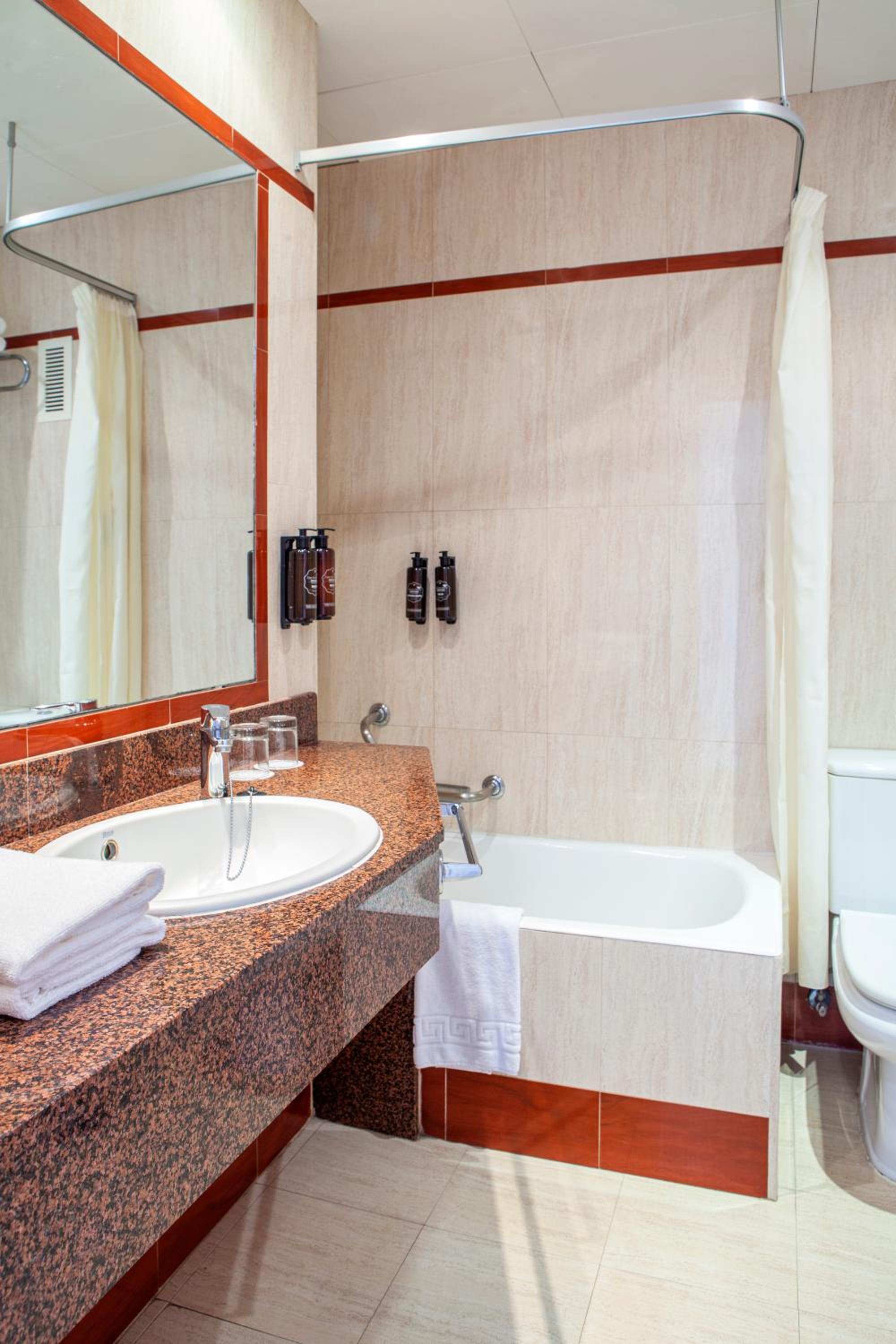 Double or Twin Room - Photo 2