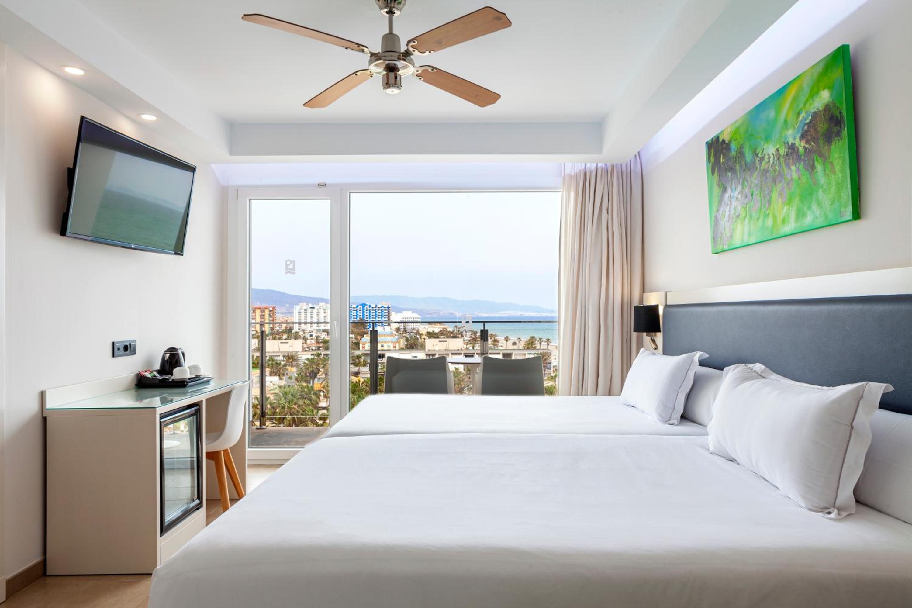 Superior Double Room (2 Adults + 1 Child) - Photo 6