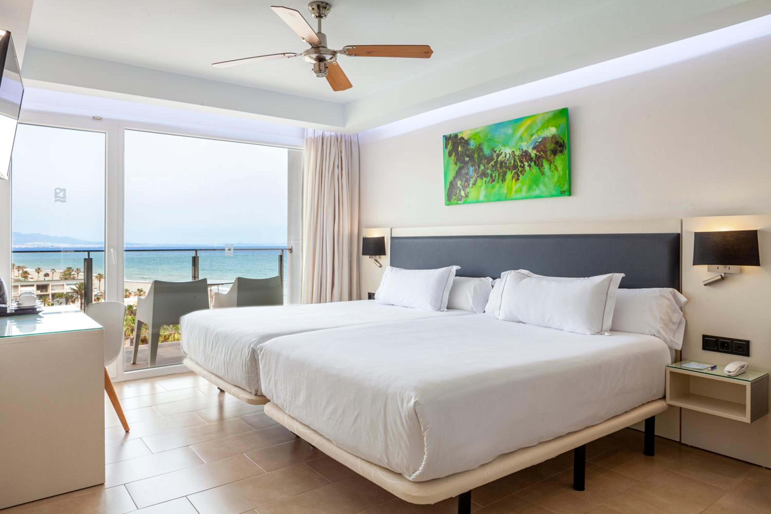 Superior Double Room (2 Adults + 1 Child) - Photo 1