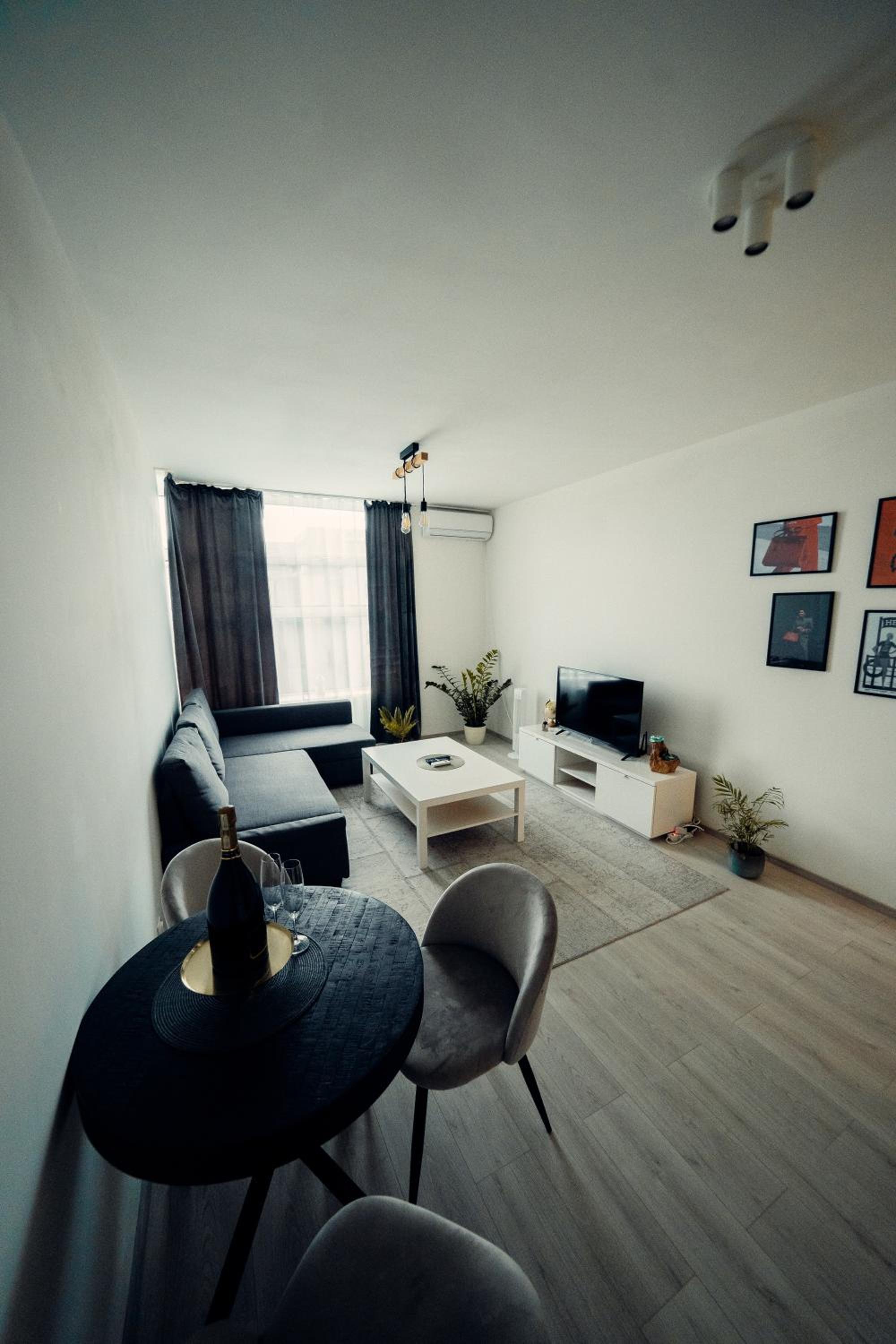 One-Bedroom Apartment - Photo 6