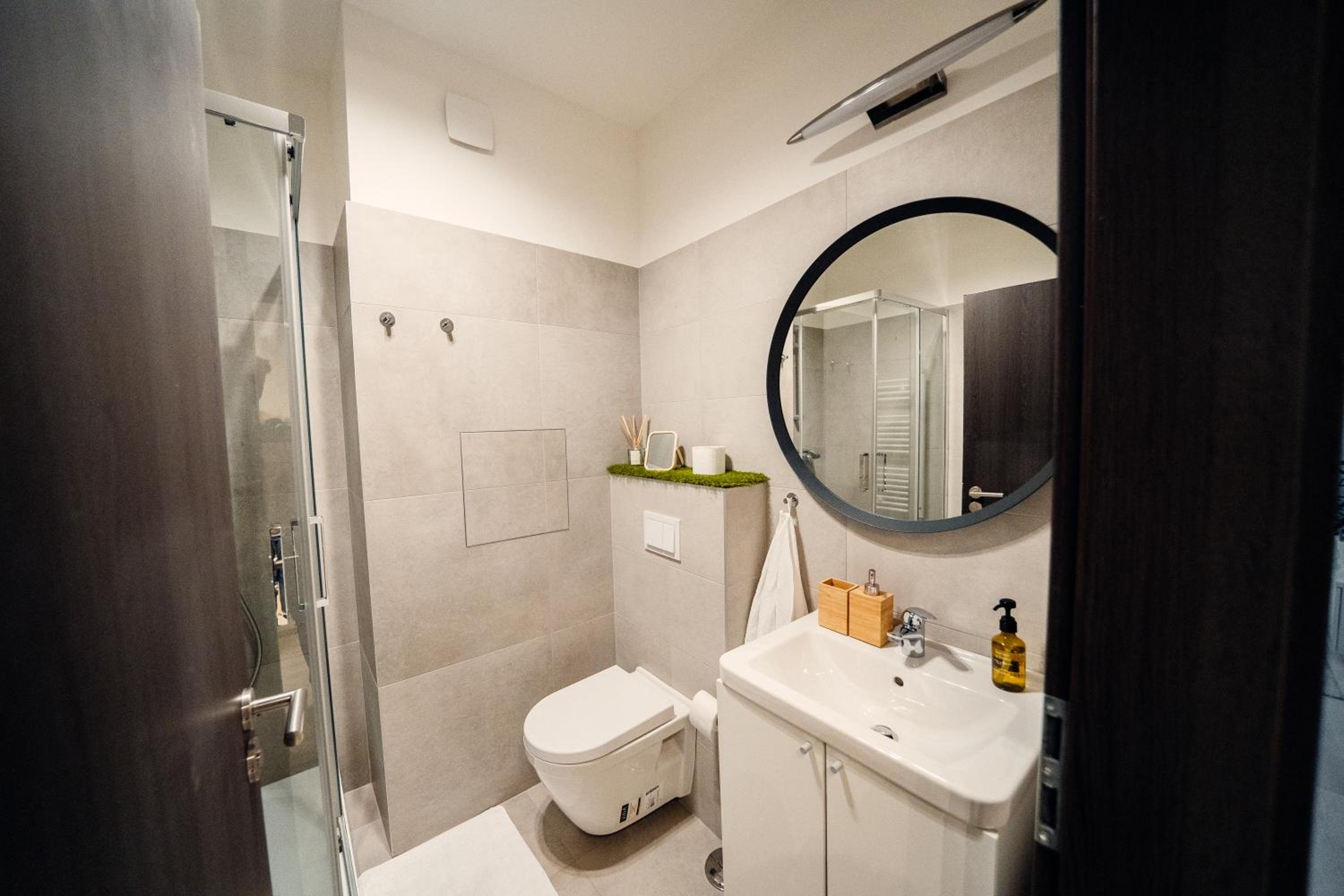 One-Bedroom Apartment - Photo 2