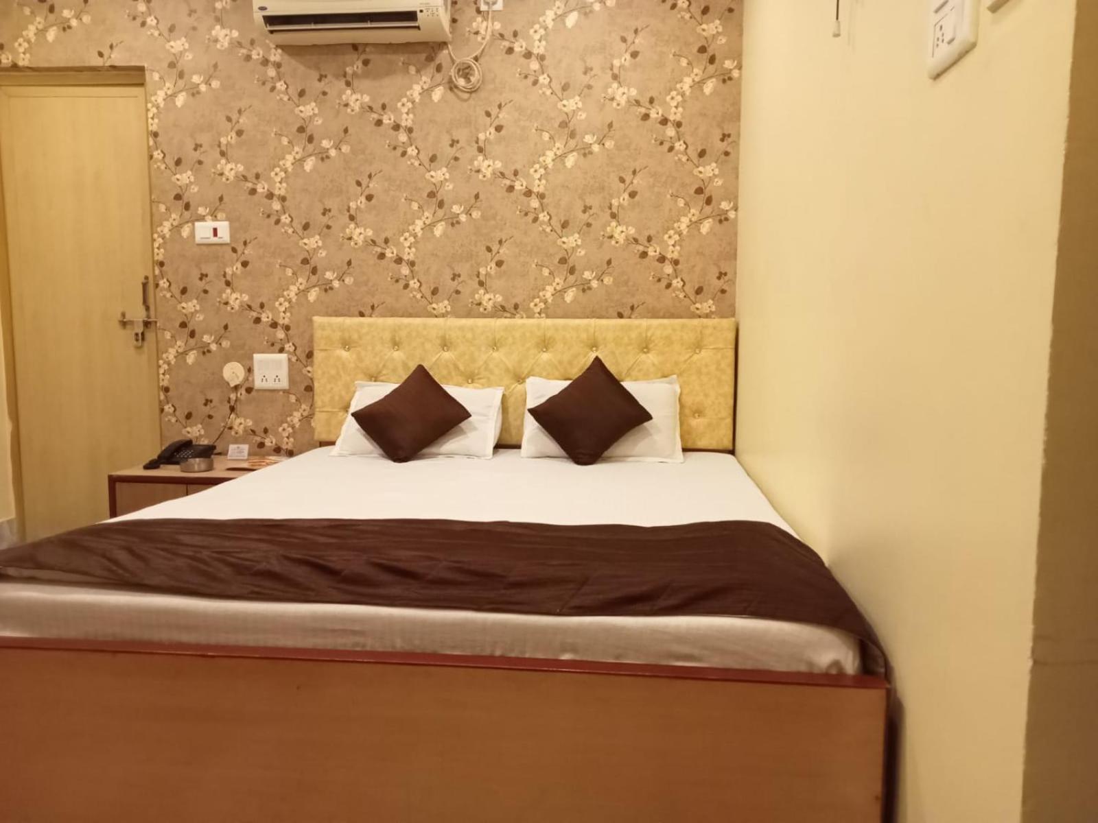 Queen Room photo 3