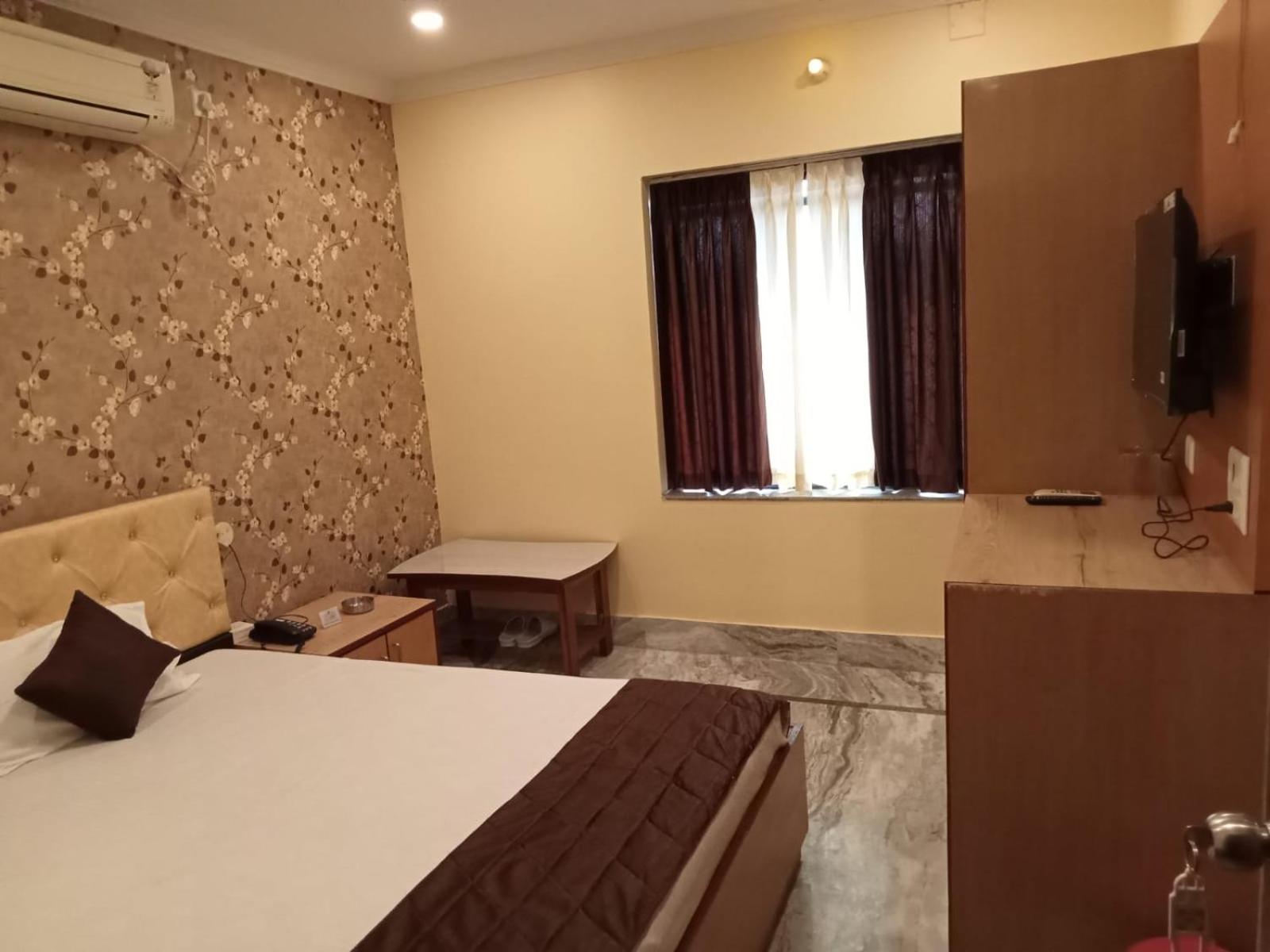 Deluxe King Room photo 3