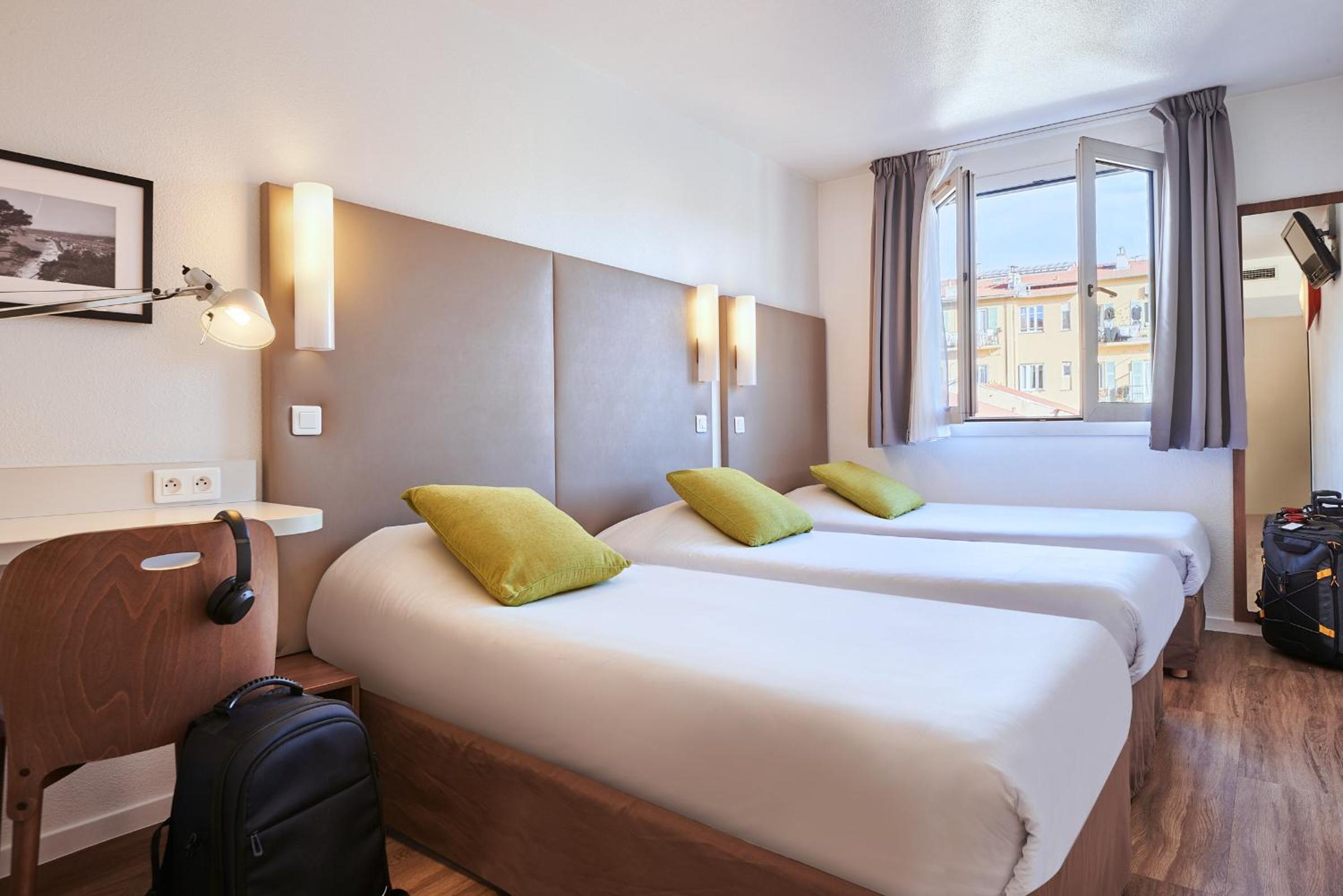Triple Room with 3 Single Beds - Photo 2