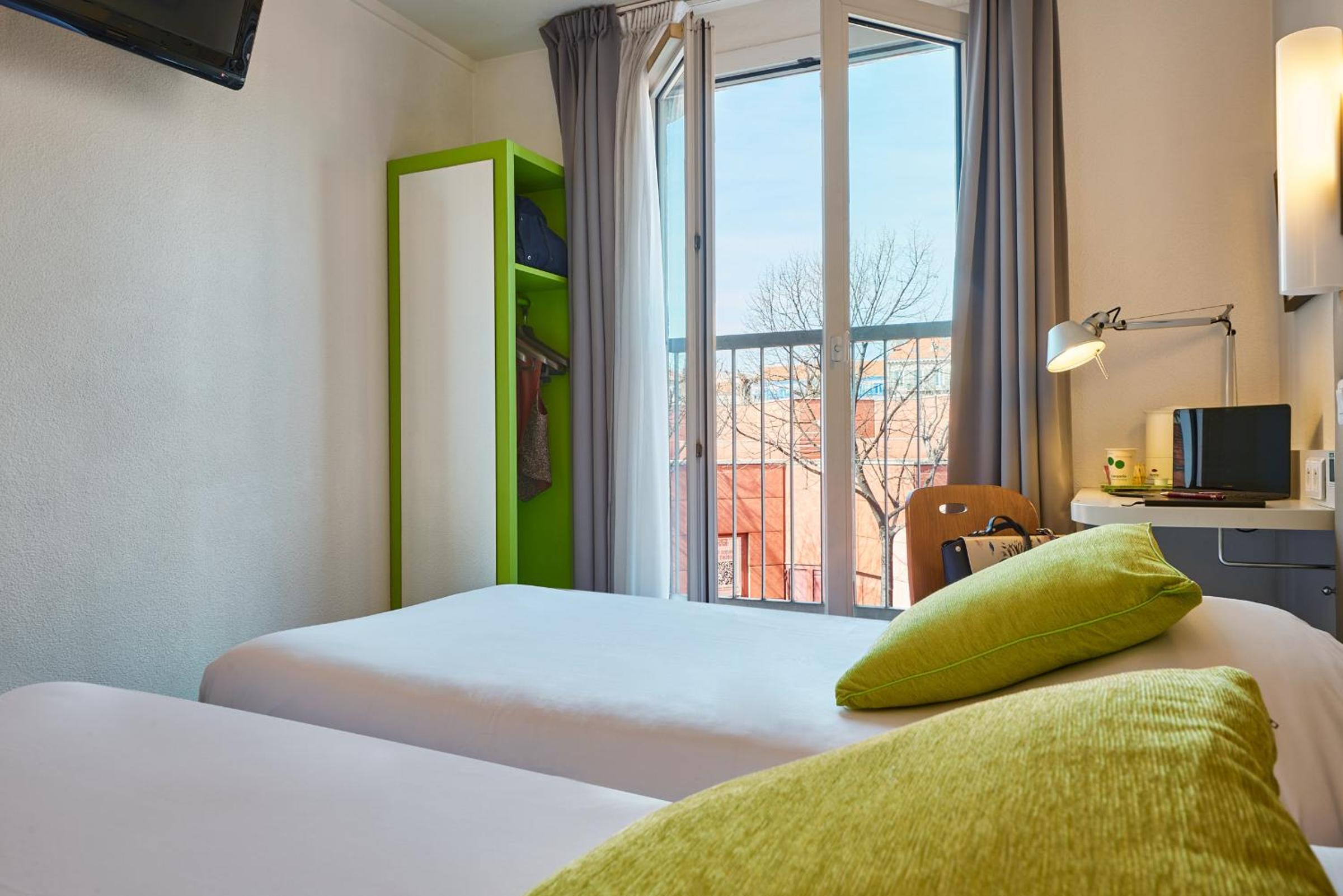 Twin Room - Photo 4