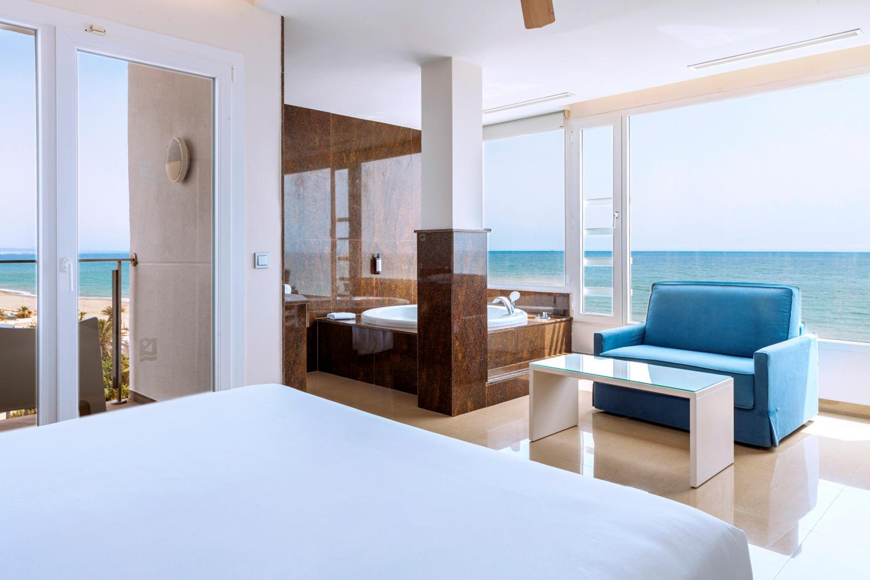 Junior Suite (2 Adults) - Photo 1